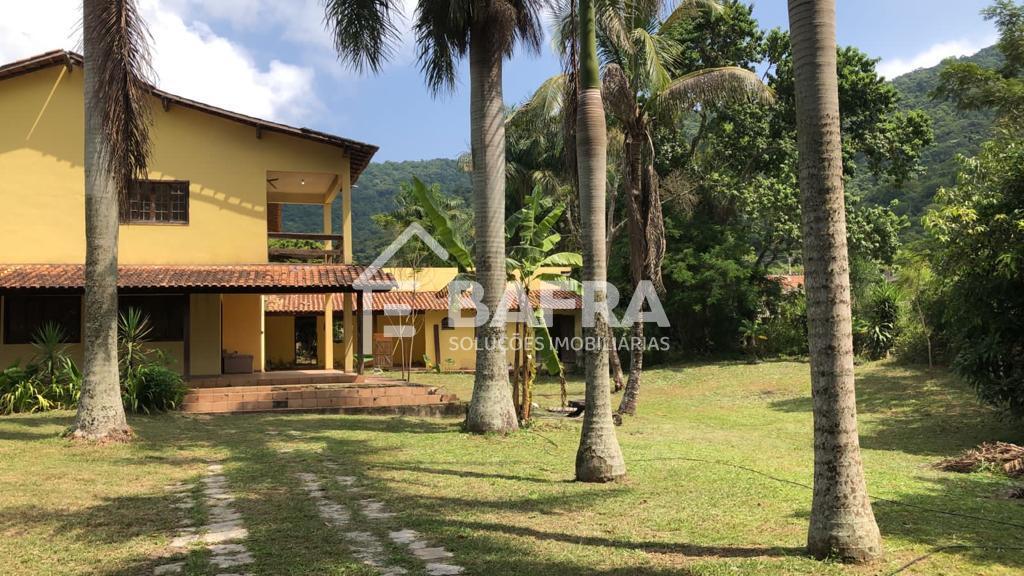 Casa duplex à venda por R 950.000.00, com 6 quartos, sendo 5 s...