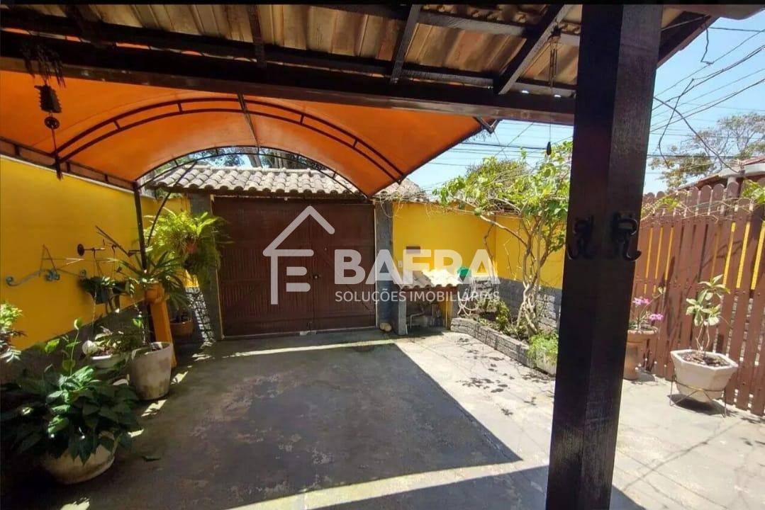 Duas casas à venda, por R 630.000,00 com 5 quartos, sendo 2 su...