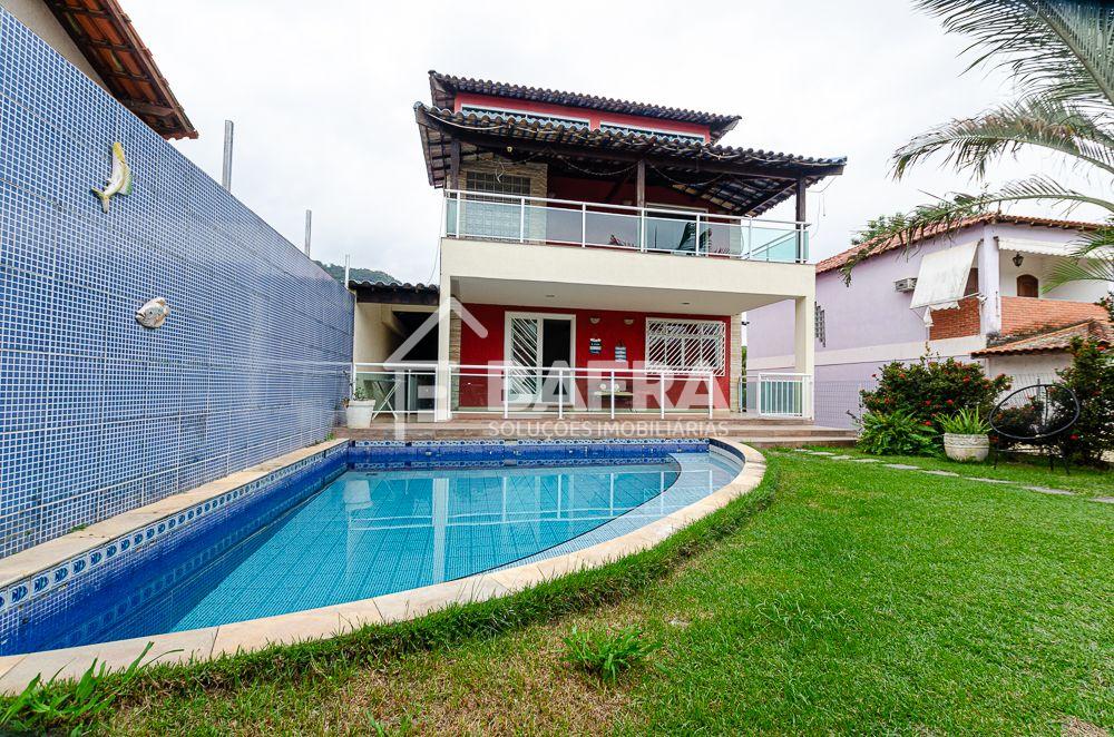 Casa à Venda, por R 790.000,00 com 4 quartos, sendo 1 suíte, I...