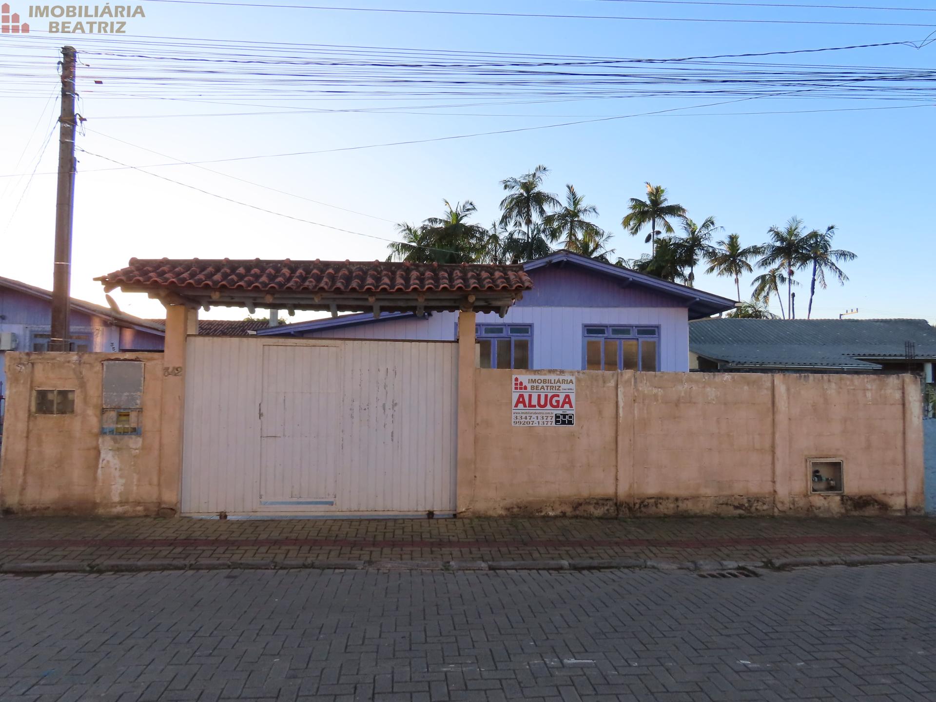 Casa com 3 dormitrios para locao, SANTO ANTONIO , BALNEARIO PICARRAS - SC