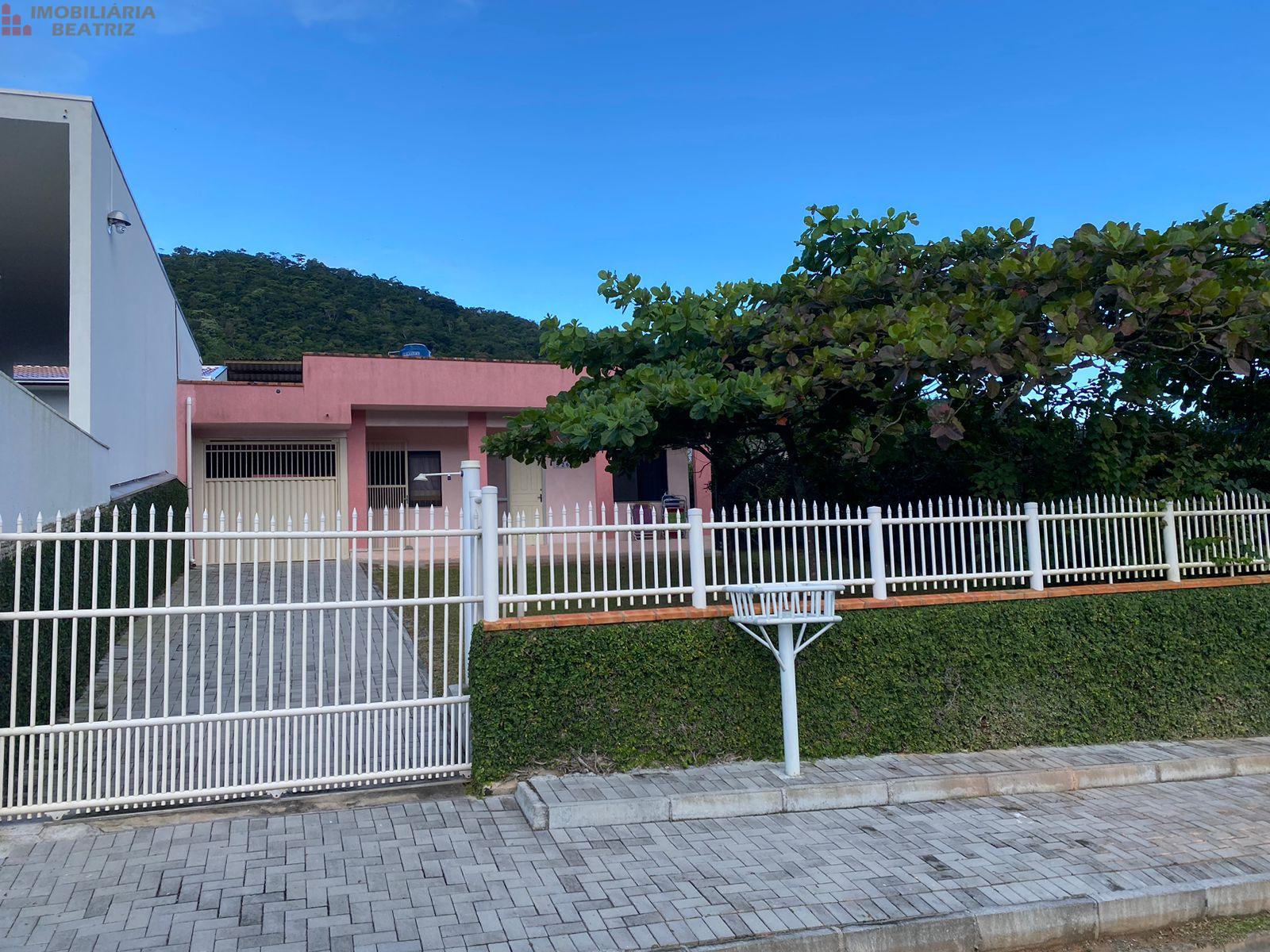 Casa com 05 dormitrios prximo da praia  venda, GRAVAT, PENHA - SC