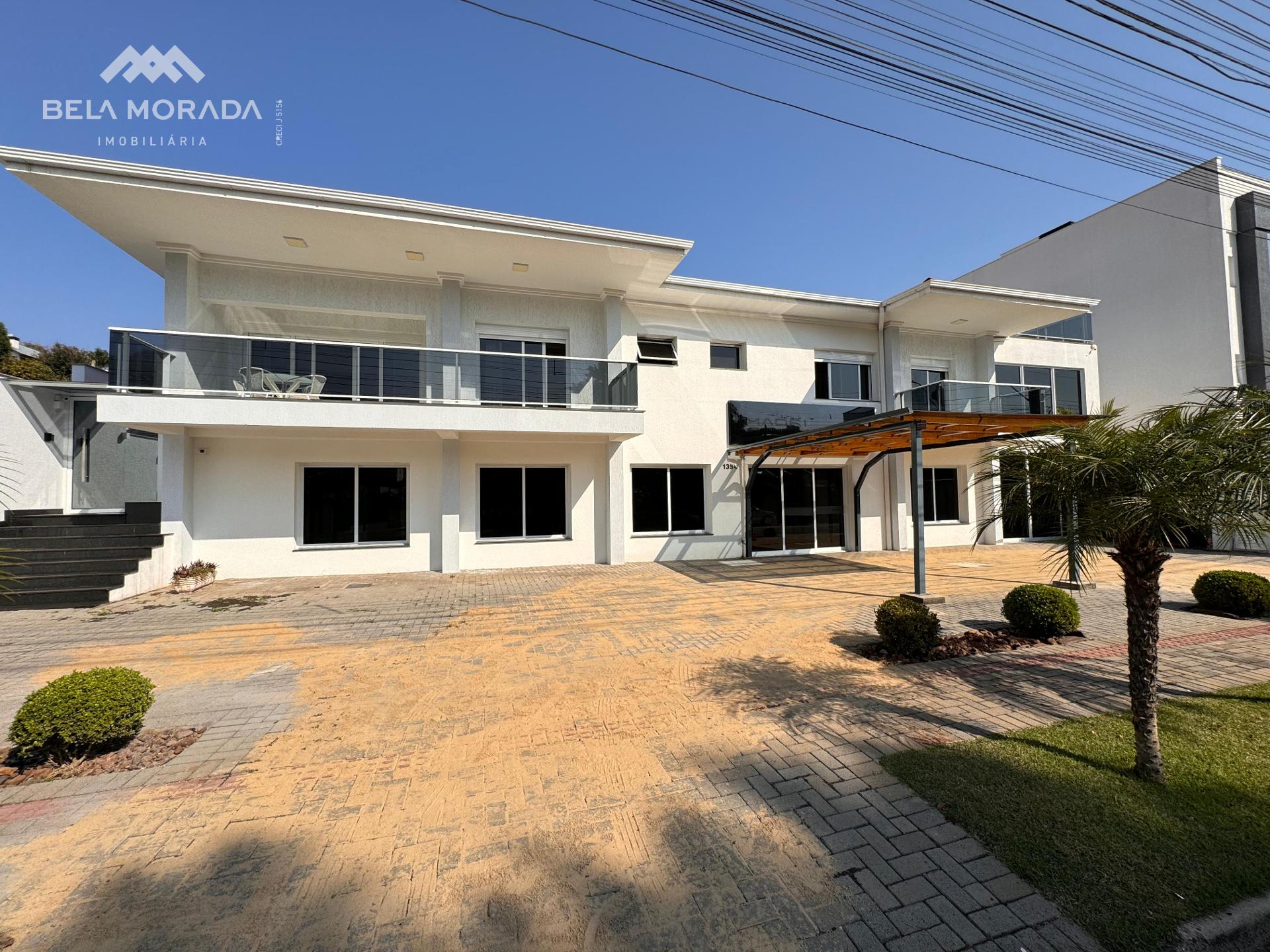 CASA ALTO PADRÃO COM PISCINA Á VENDA LOCALIZADA EM BAIRRO NOBRE