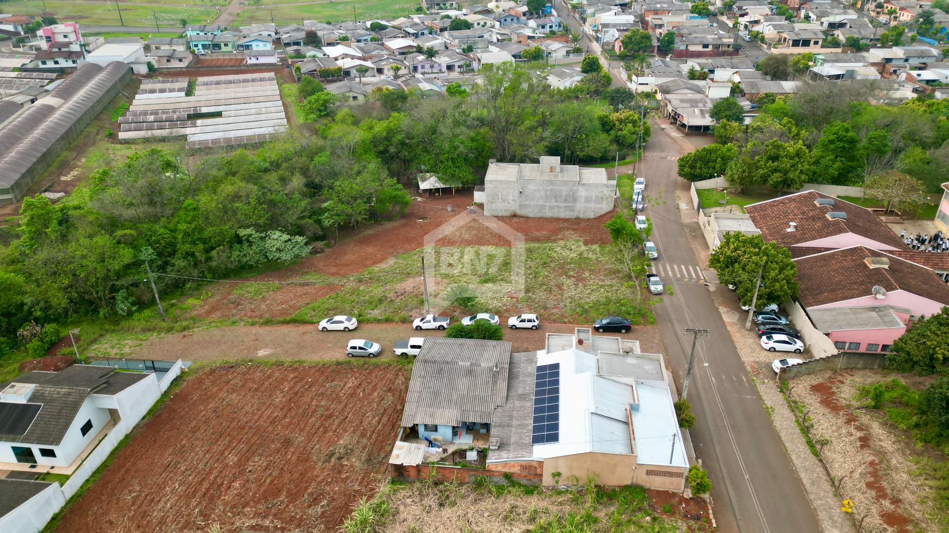 Terreno com 350 metros no Bairro Júpiter, próximo ao Colégio