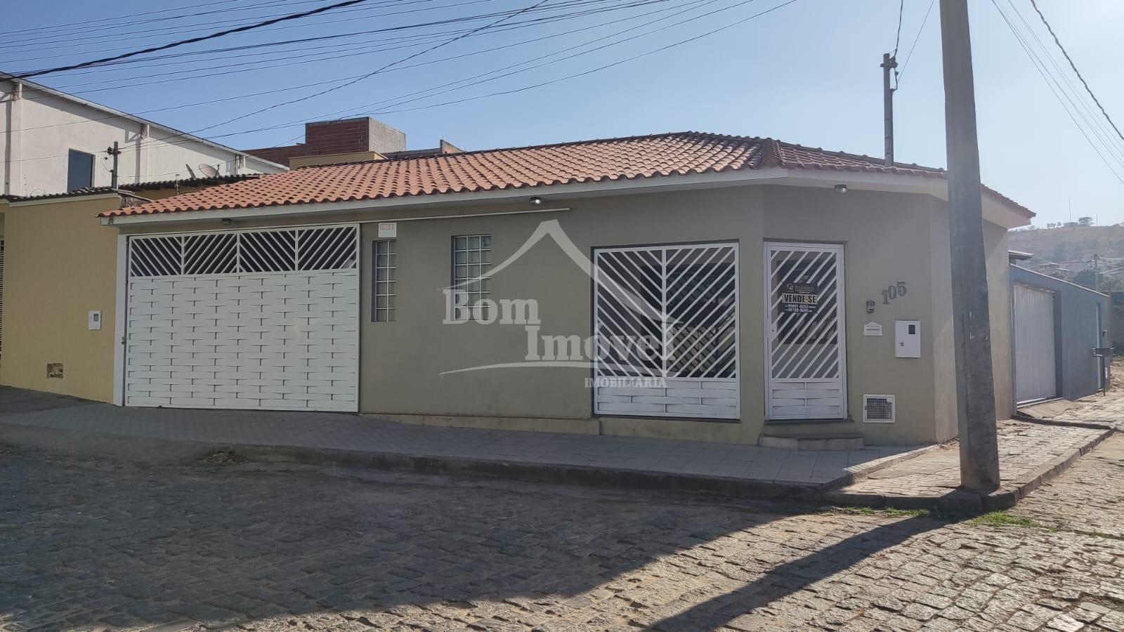 Casa com 3  dormitórios, sendo 1 suíte no Bairro São Luiz em C...