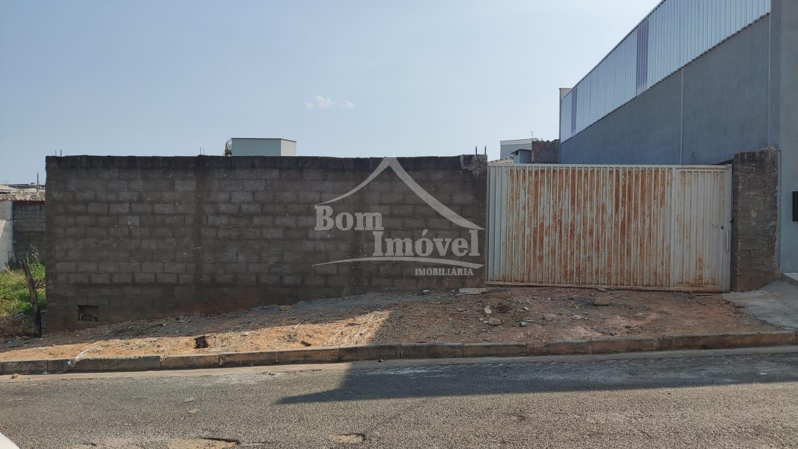 Lote Residencial de 212m² plano no Bairro Cabo Divino