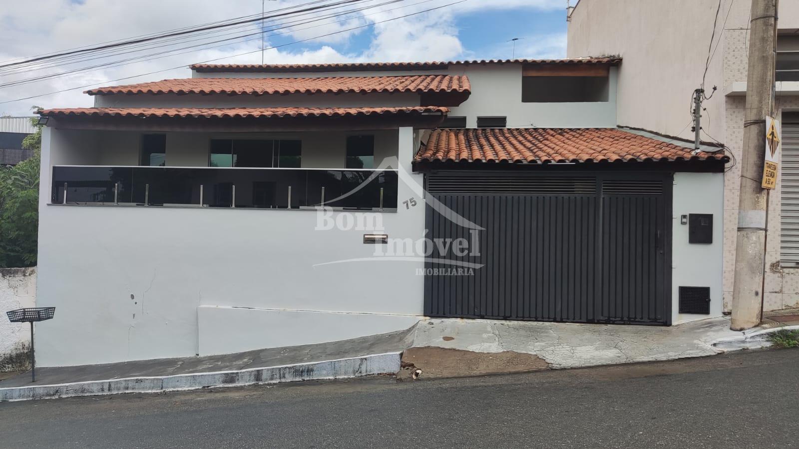 Casa com 3 quartos sendo 1 suíte no Bairro São Luiz em Campo B...