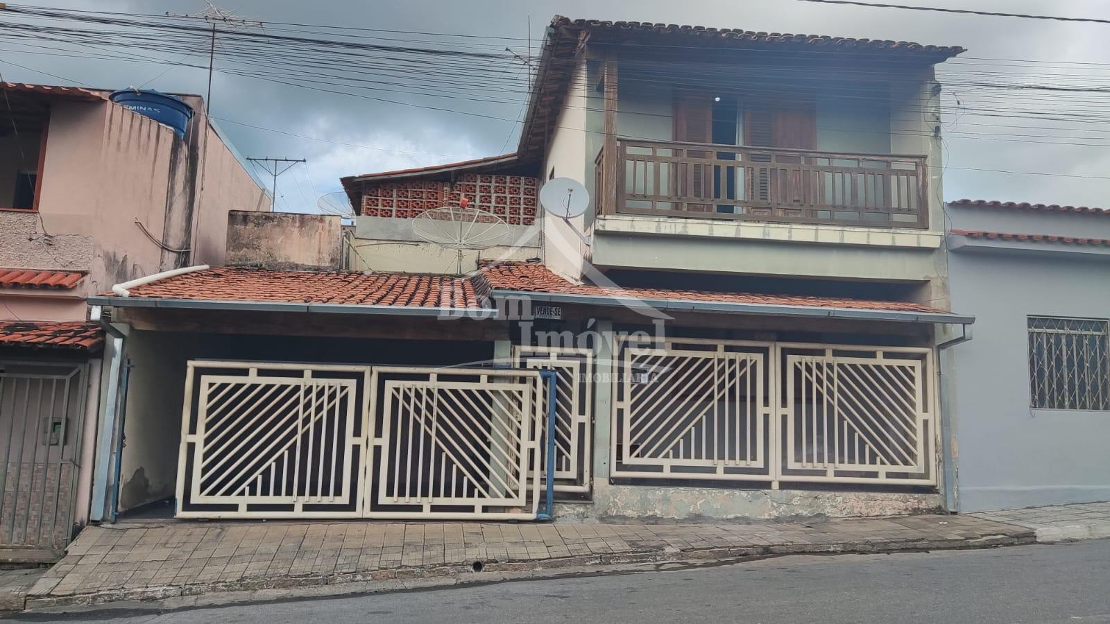 Casa com 3 quartos no Bairro Vila São Sebastião - Campo Belo - MG