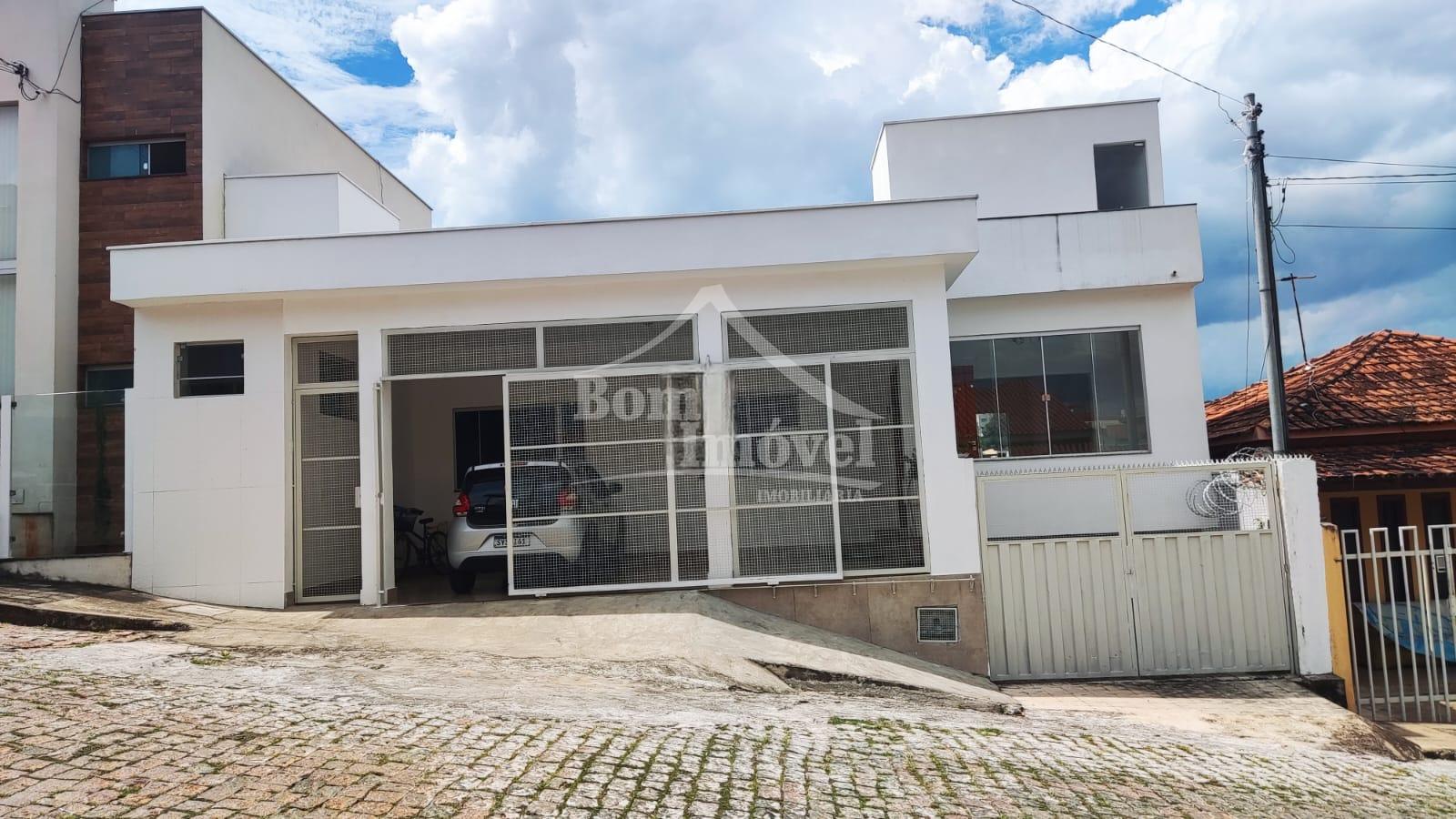 Casa com 3 dormitórios sendo 1 suíte no Bairro Centenário em C...