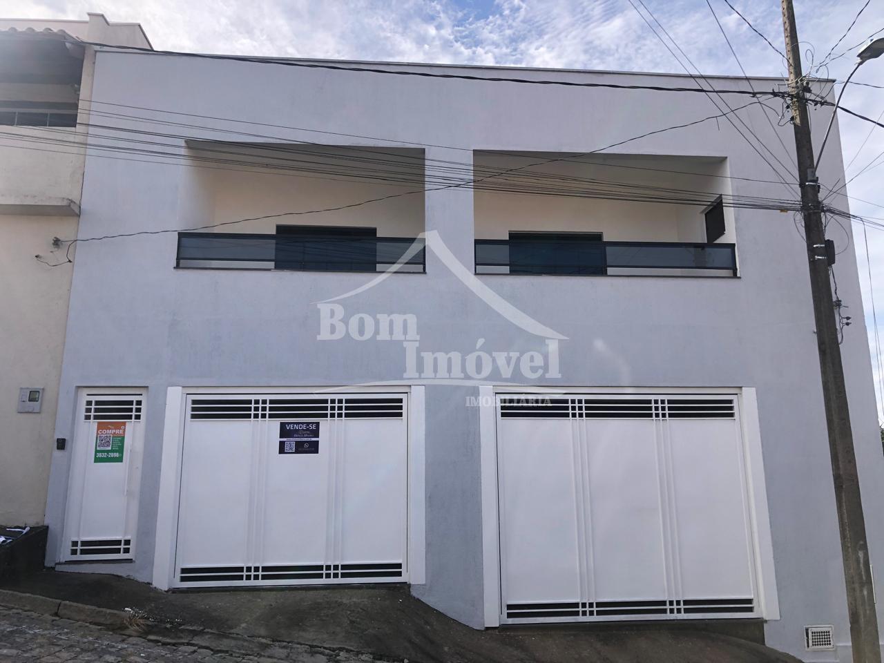 Casa a venda  de 3 dormitórios, sendo 1 suíte, no bairro Pôr d...