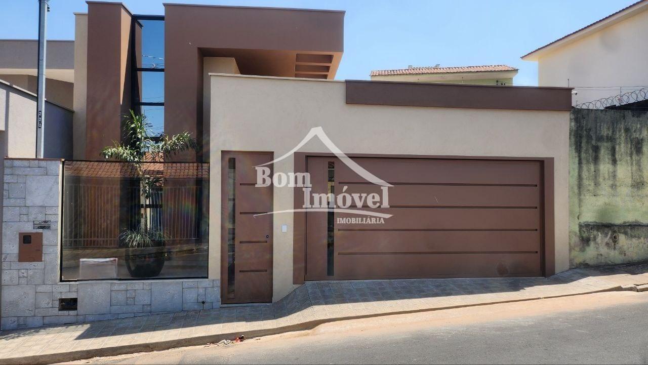 Casa de alto padr?o com 4 dormit?rio sendo 1 suite no Bairro P...