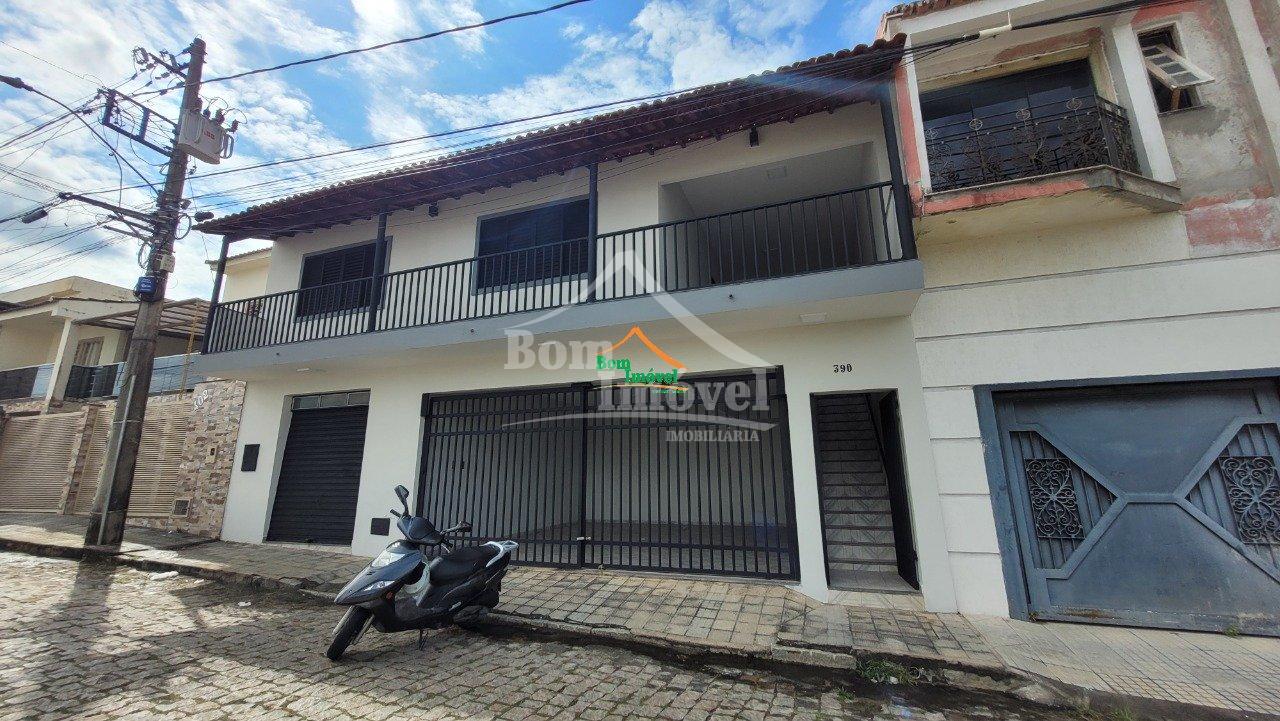 Casa com 3 dormitórios,2 banheiros sociais e 2 vagas de garagem.