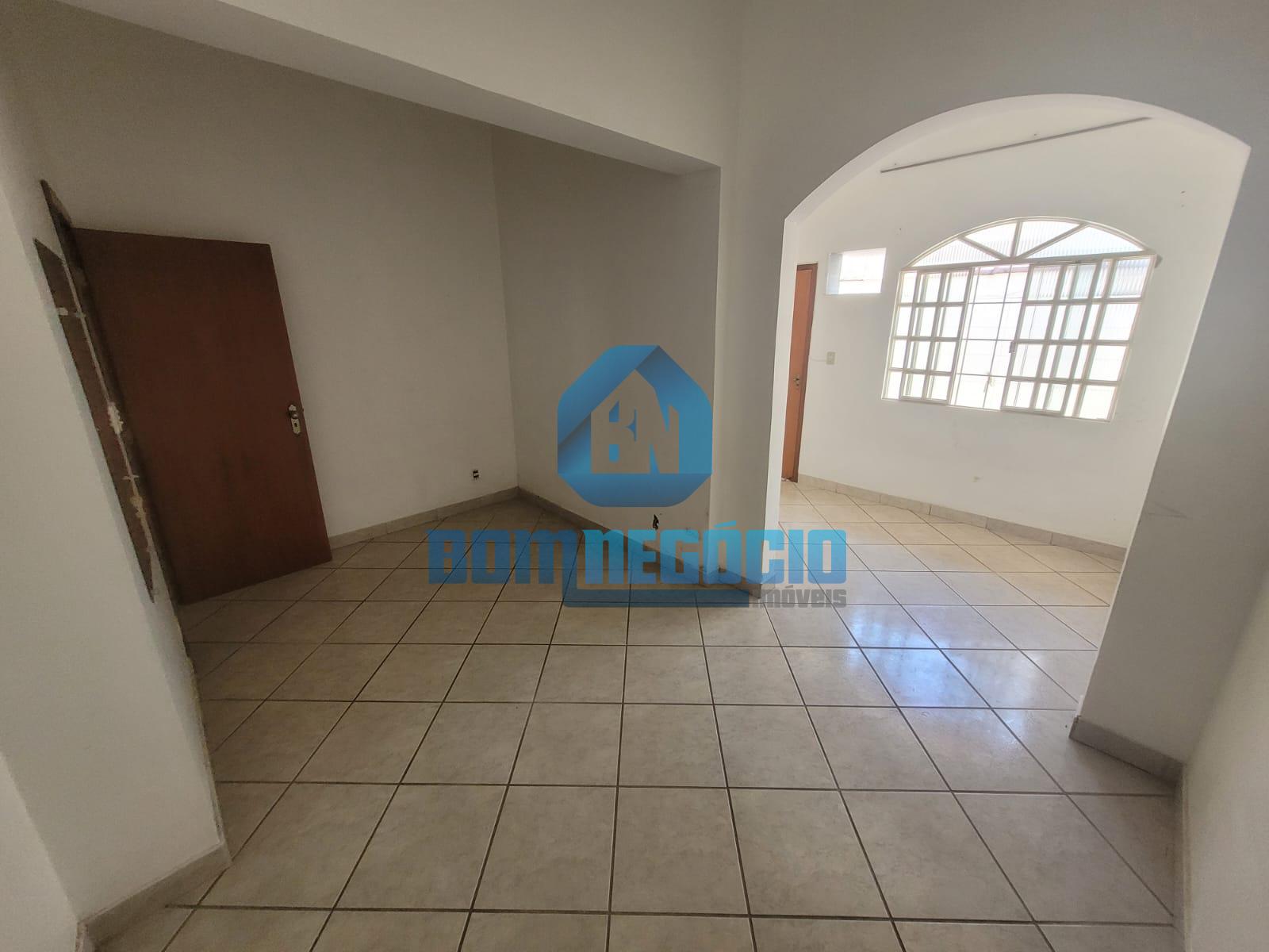 Casa com 5 dormitórios à venda, VILA BRETAS, GOVERNADOR VALADA...