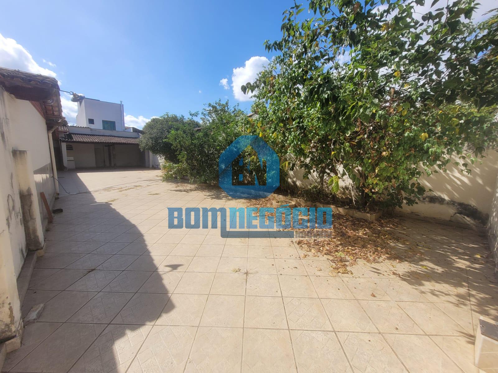 Casa com 5 dormitórios à venda, VILA BRETAS, GOVERNADOR VALADA...