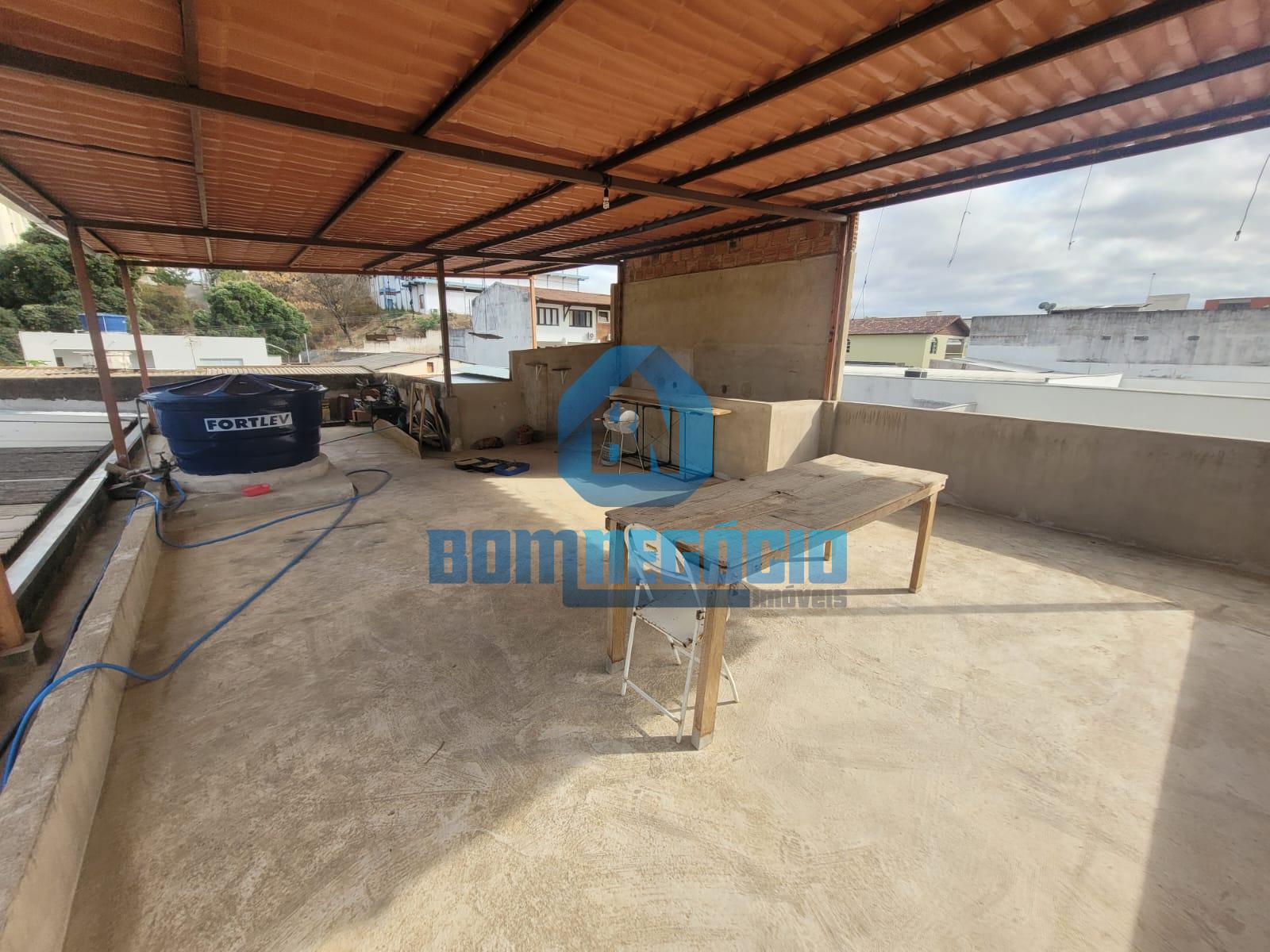 Casa com 8 dormitórios à venda, VILA BRETAS, GOVERNADOR VALADA...