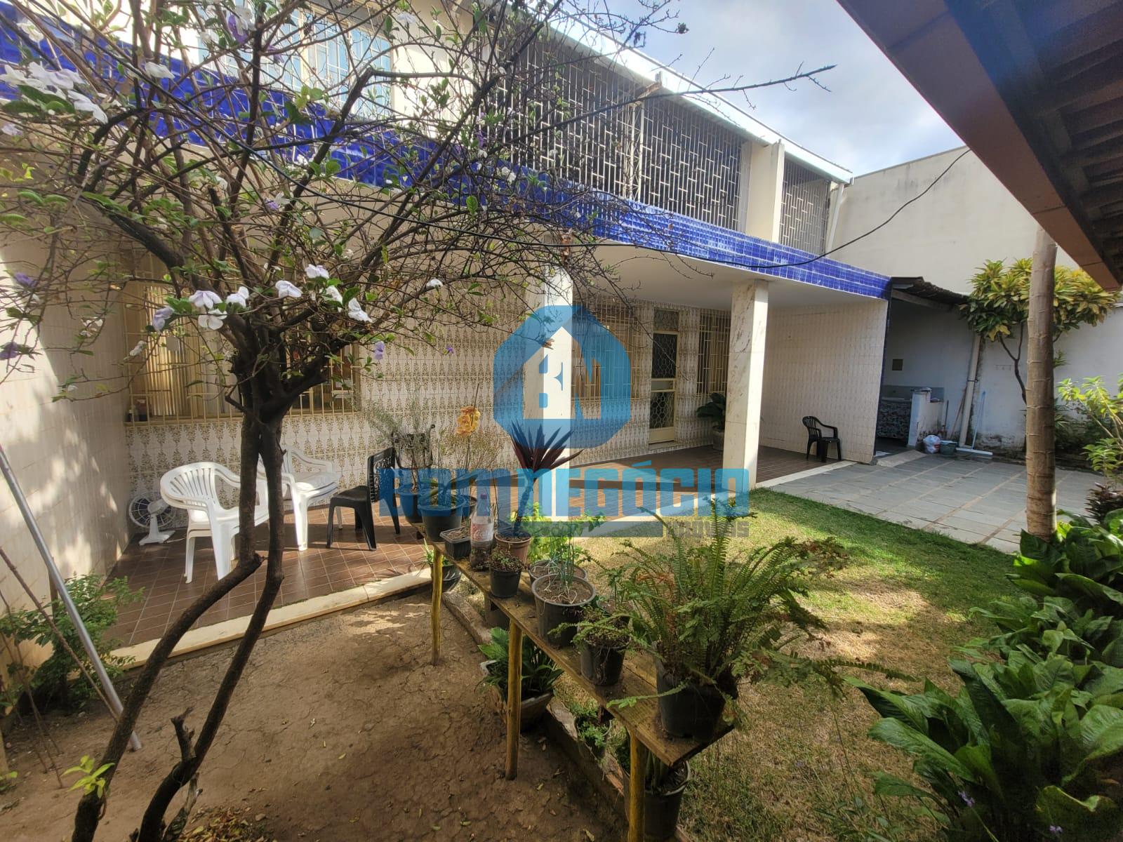 Casa com 8 dormitórios à venda, VILA BRETAS, GOVERNADOR VALADA...