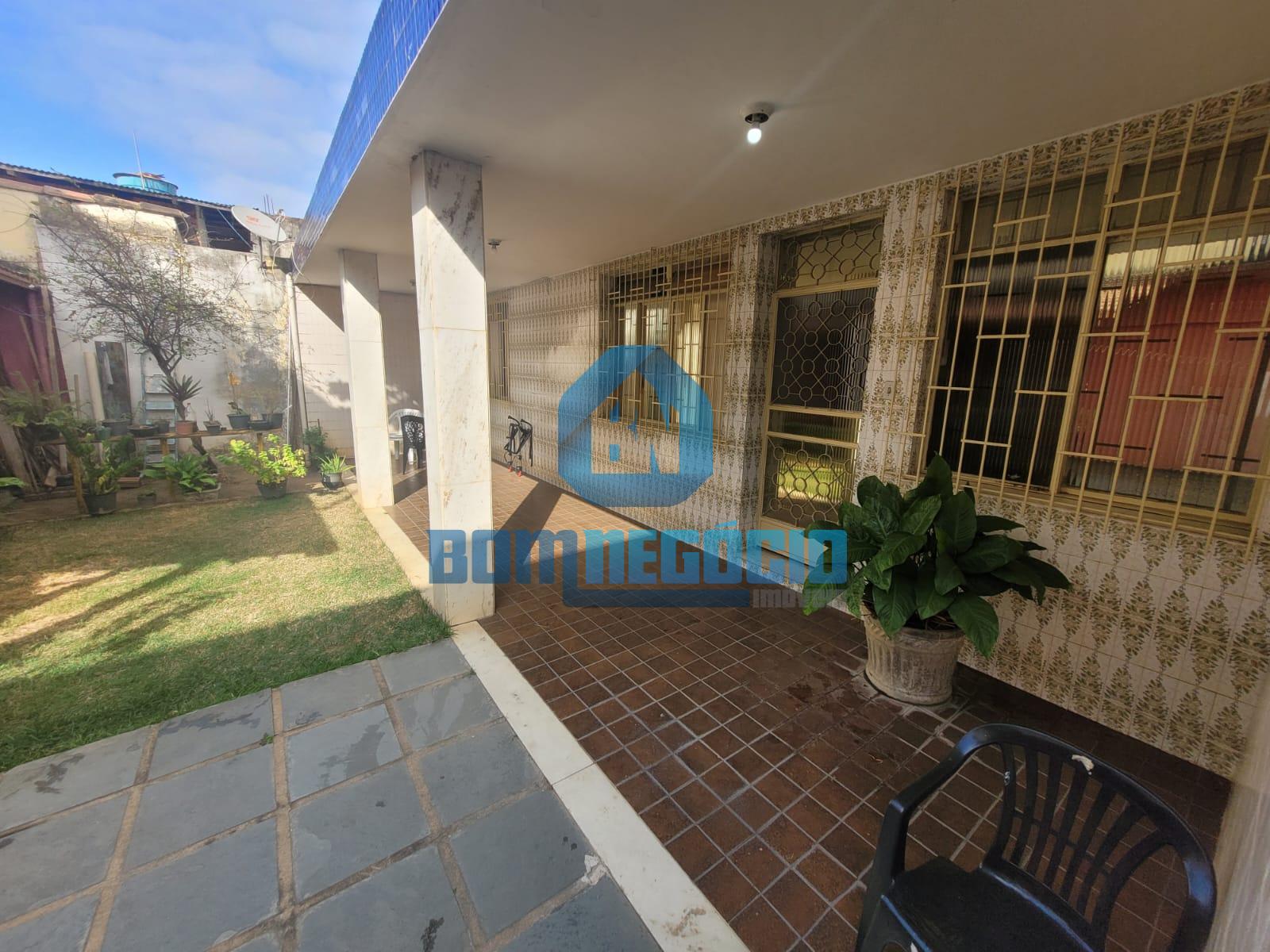 Casa com 8 dormitórios à venda, VILA BRETAS, GOVERNADOR VALADA...