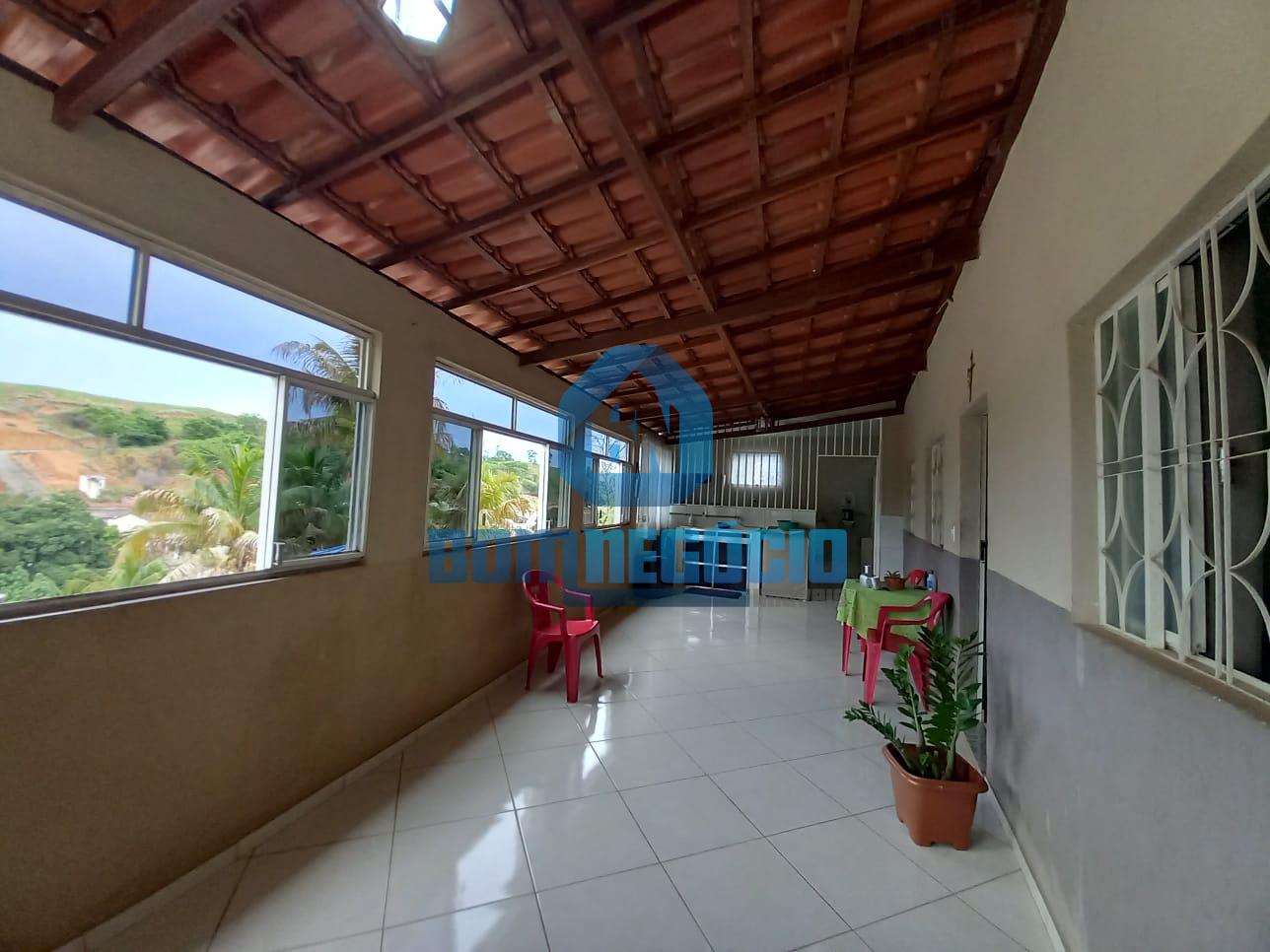 Vendo Casa espaçosa e com terraço no centro,de ALPERCATA - MG