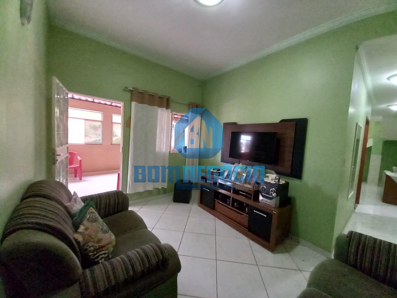 Vendo Casa espaçosa e com terraço no centro,de ALPERCATA - MG