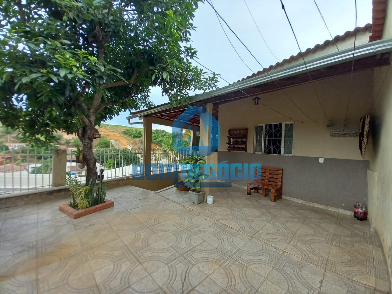Vendo Casa espaçosa e com terraço no centro,de ALPERCATA - MG