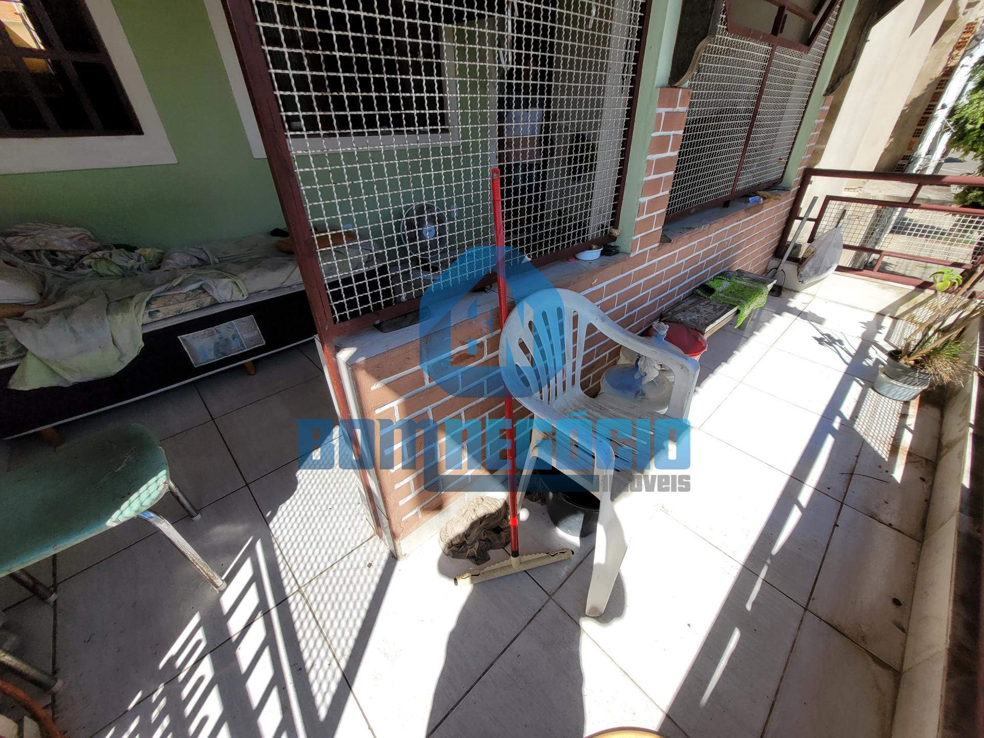 Casa com 2 dormitórios e ponto comercial, VILA BRETAS, GOVERNA...