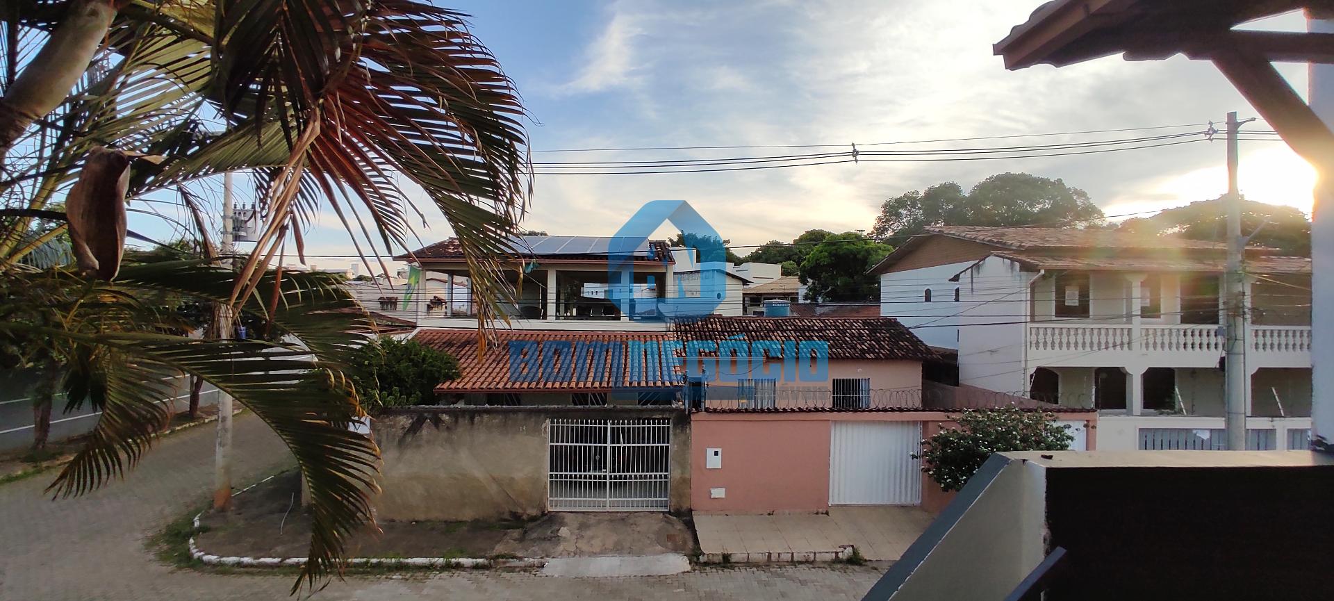 LINDA CASA DE ESQUINA COM DECORAÇÃO RUSTICA E AREA GOURMET COM...