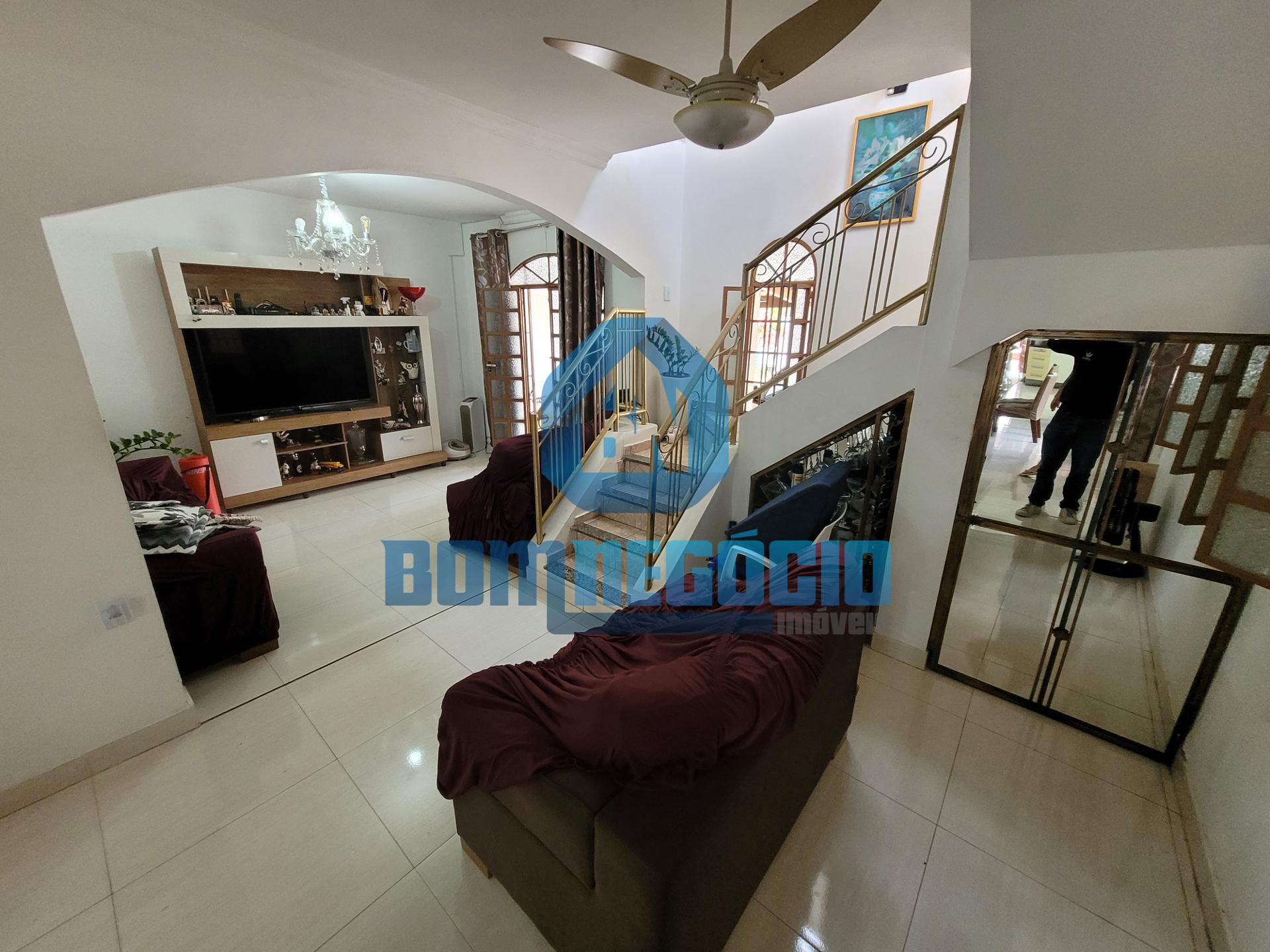 Casa com 3 dormitórios à venda, SANTA HELENA, GOVERNADOR VALAD...