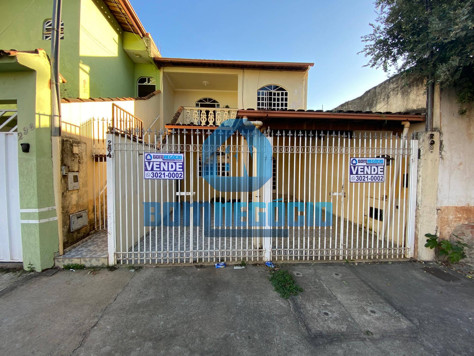 Casa à venda com dois dormitórios, bairro SANTA RITA, GOVERNAD...