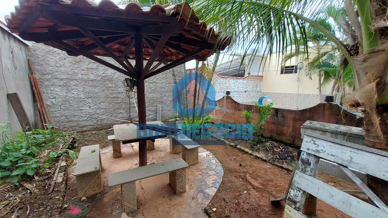 EXCELENTE  CASA COM PISCINA NO BAIRRO CIDADE JARDIM - GV