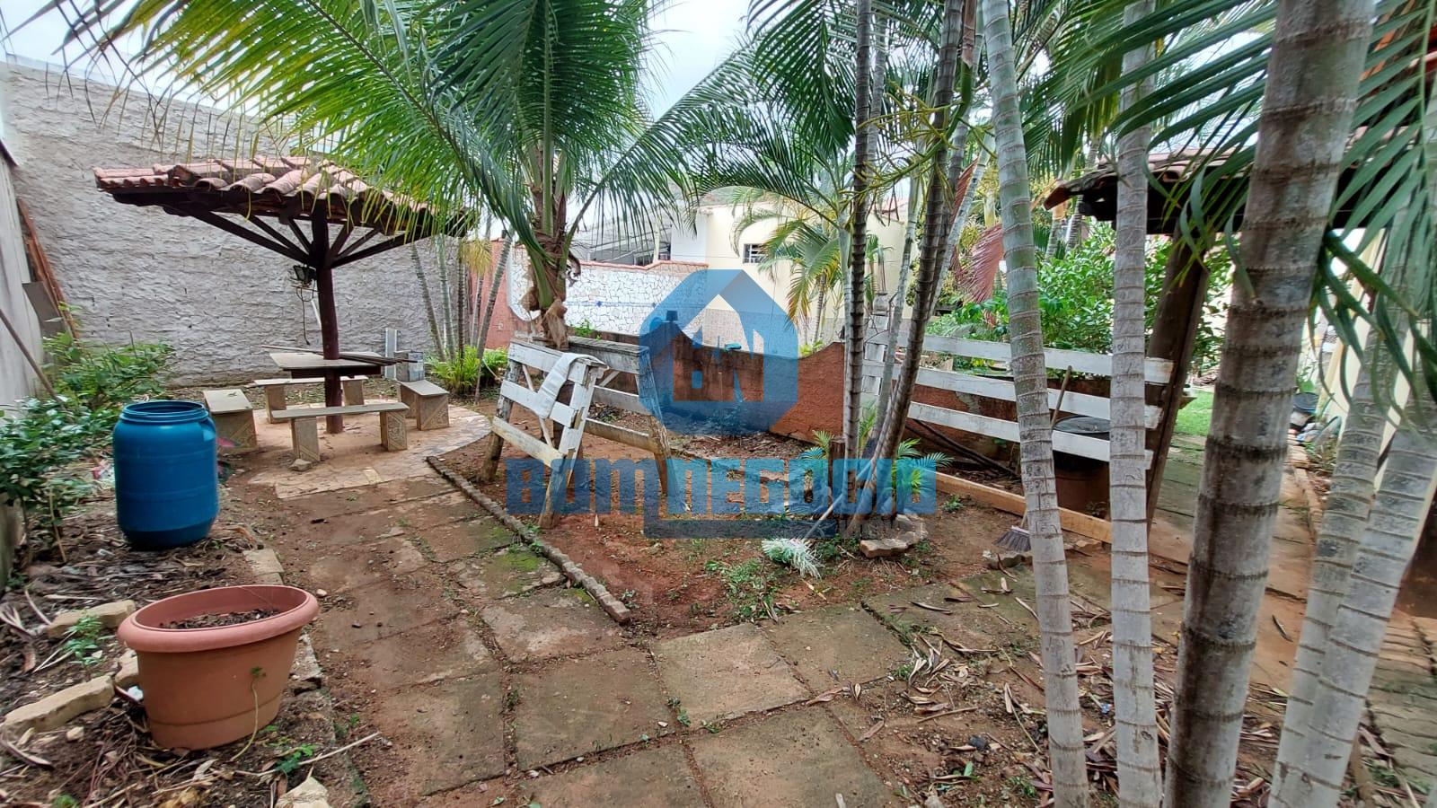 EXCELENTE  CASA COM PISCINA NO BAIRRO CIDADE JARDIM - GV