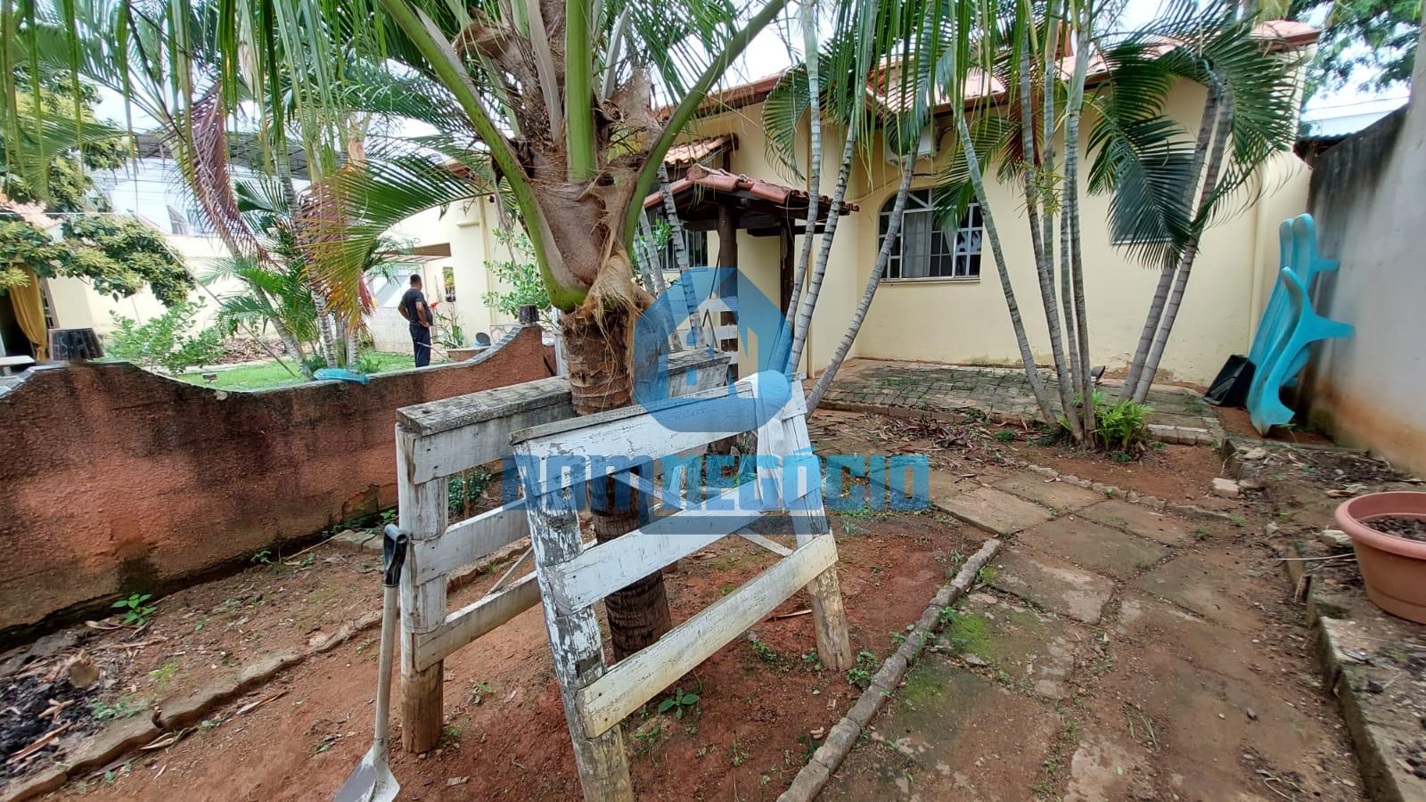 EXCELENTE  CASA COM PISCINA NO BAIRRO CIDADE JARDIM - GV