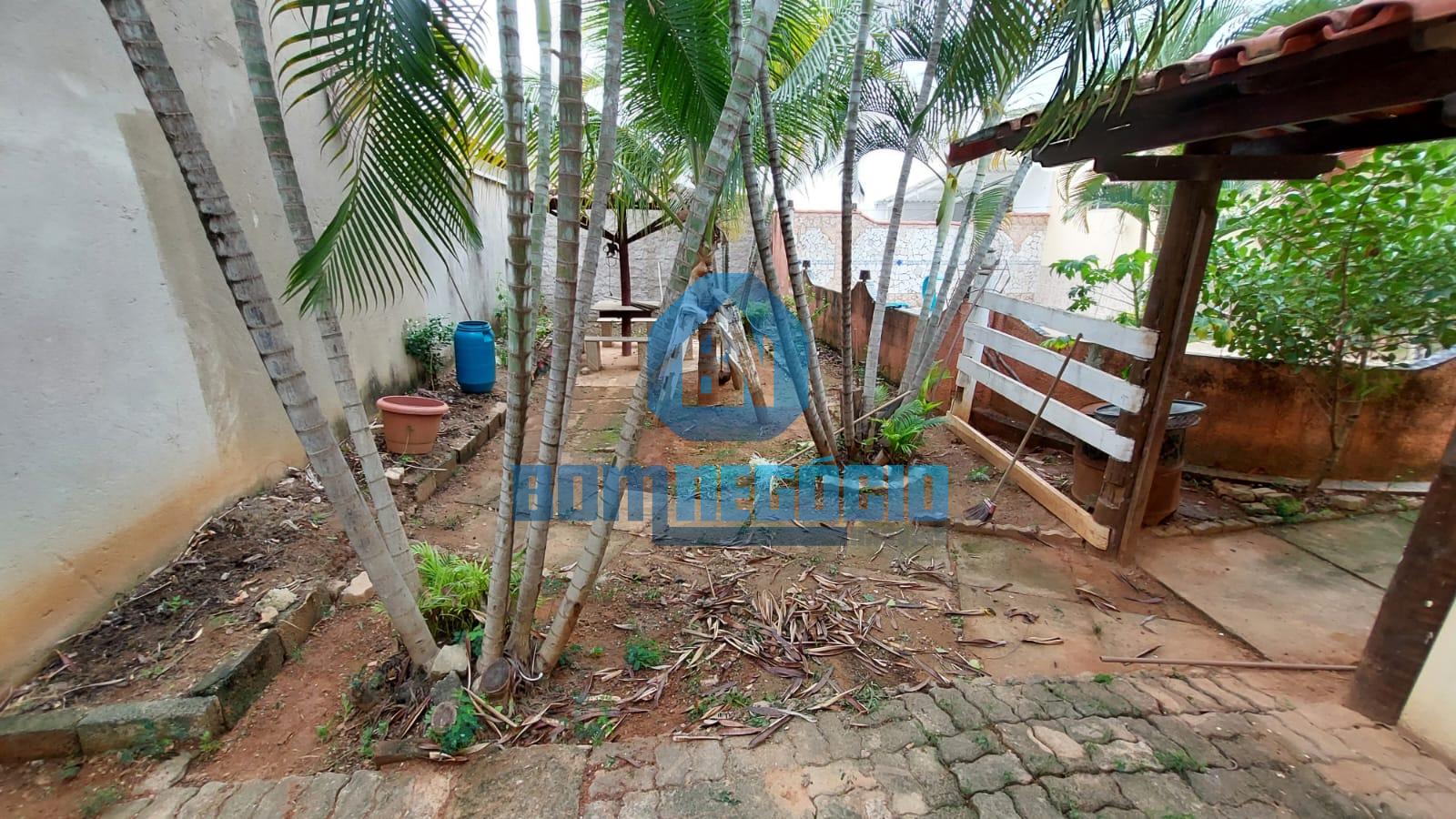 EXCELENTE  CASA COM PISCINA NO BAIRRO CIDADE JARDIM - GV