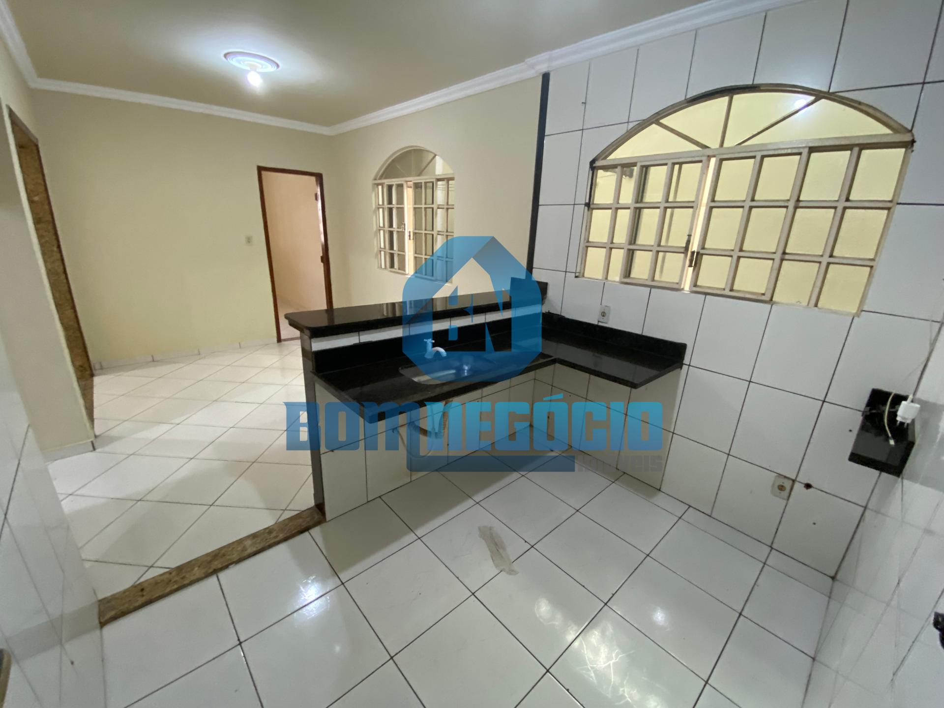 Casa à venda com dois dormitórios, bairro SANTA RITA, GOVERNAD...
