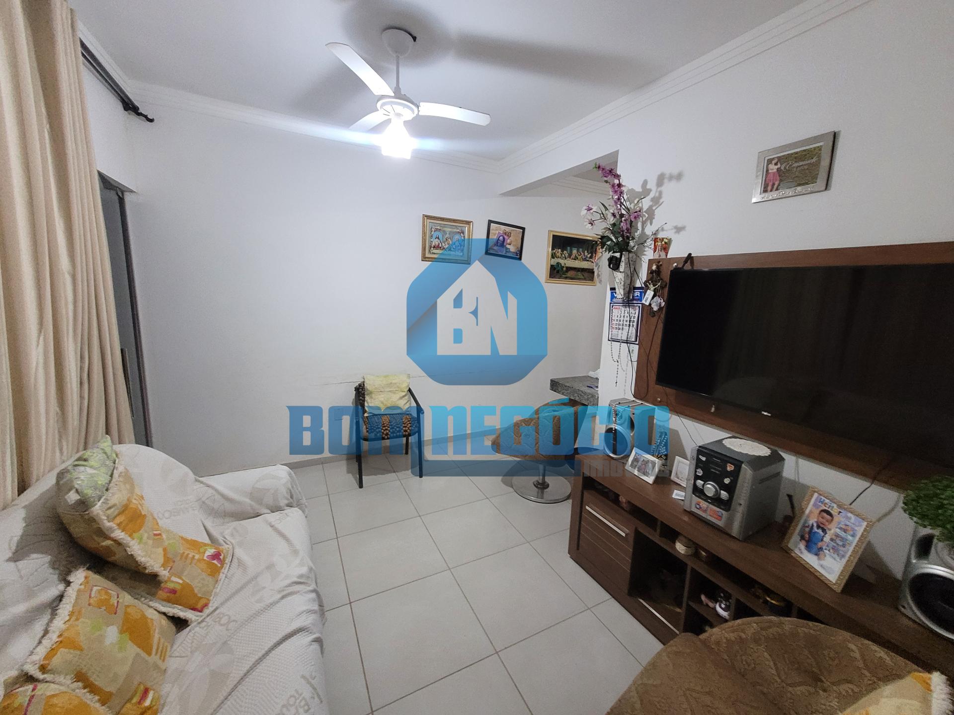 Casa plana e em lote inteiro à venda, NO BAIRRO CIDADE JARDIM,...