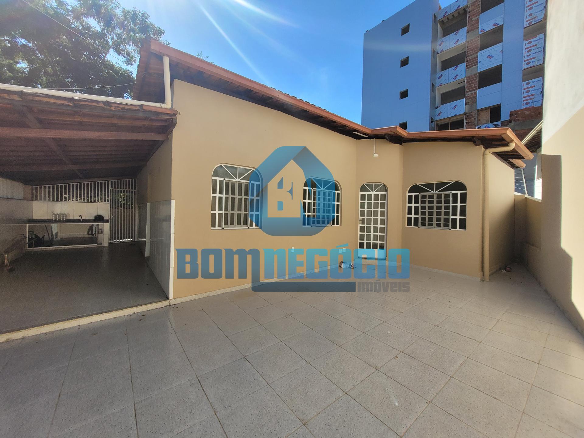 Casa EM LOTE INTEIRO com 3 dormitórios à venda, BAIRRO VILA BR...