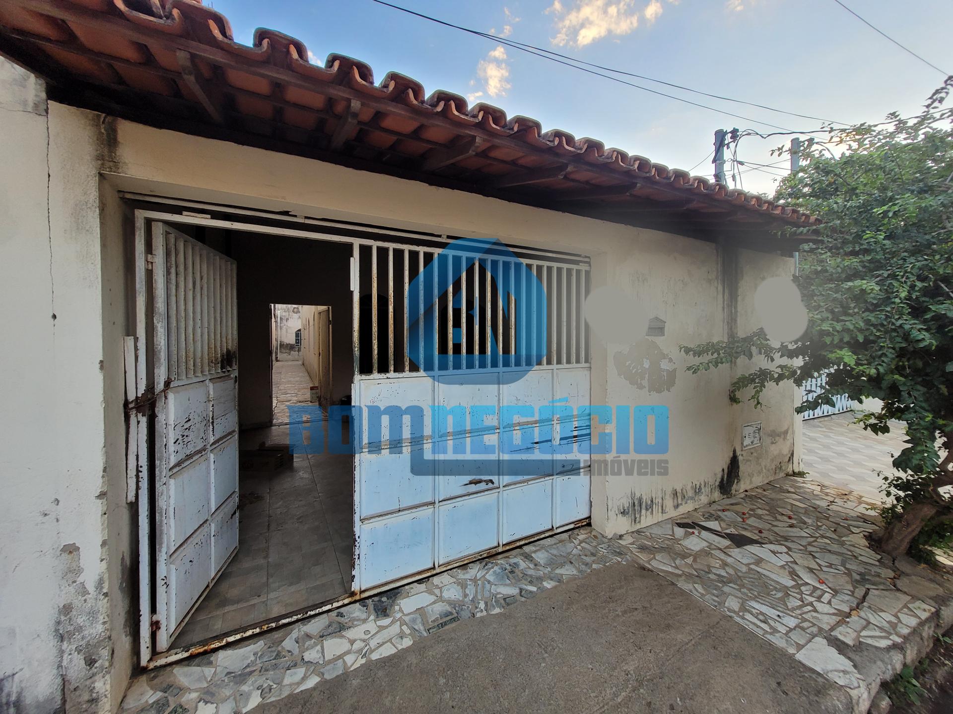 Casa plana com 4 dormitórios e 2 banheiros à venda, BAIRRO ELV...