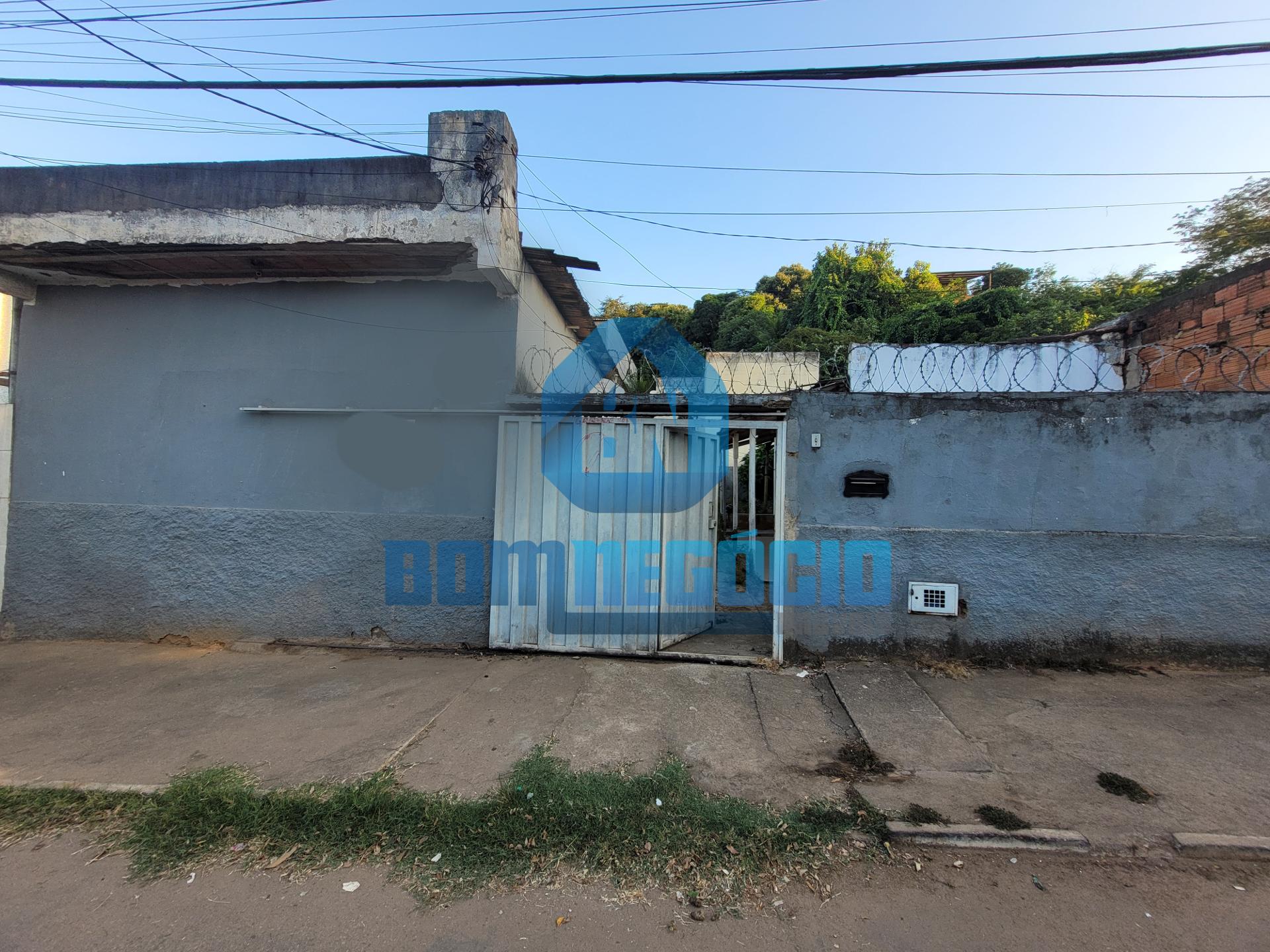 Imóvel em lote inteiro com 2 barracões e uma casa à venda, SAN...