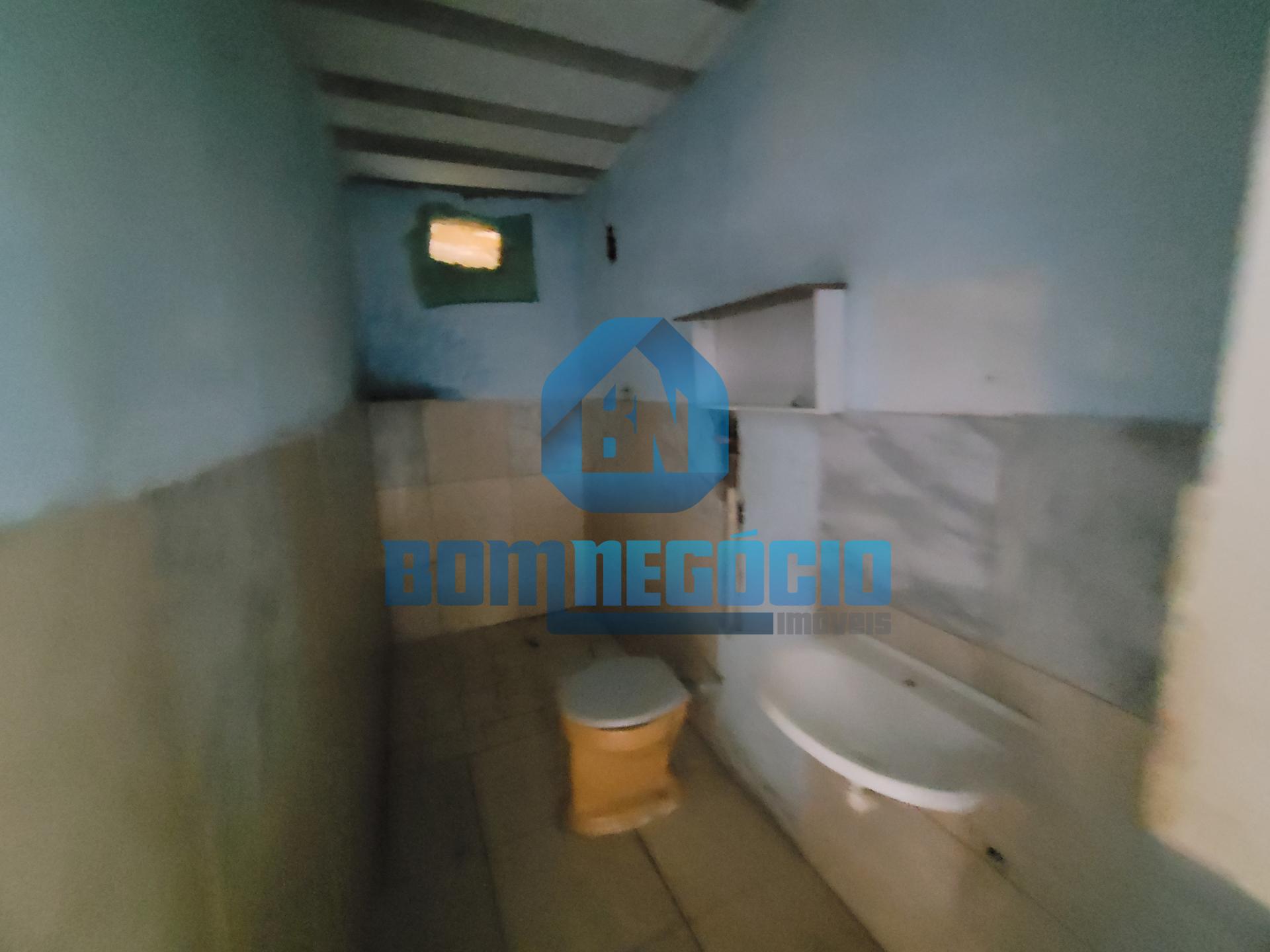 Imóvel em lote inteiro com 2 barracões e uma casa à venda, SAN...