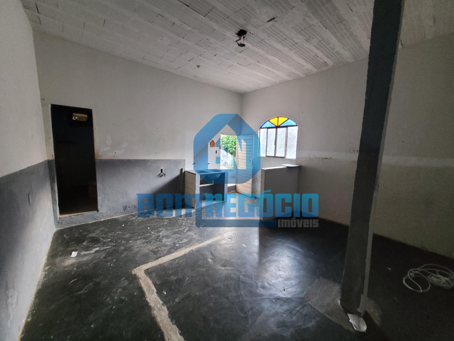 Imóvel em lote inteiro com 2 barracões e uma casa à venda, SAN...