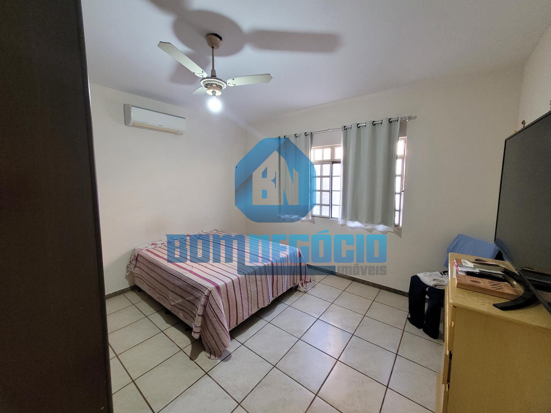 Casa ampla e plana com 3 dormitórios à venda, BAIRRO MORADA DO...