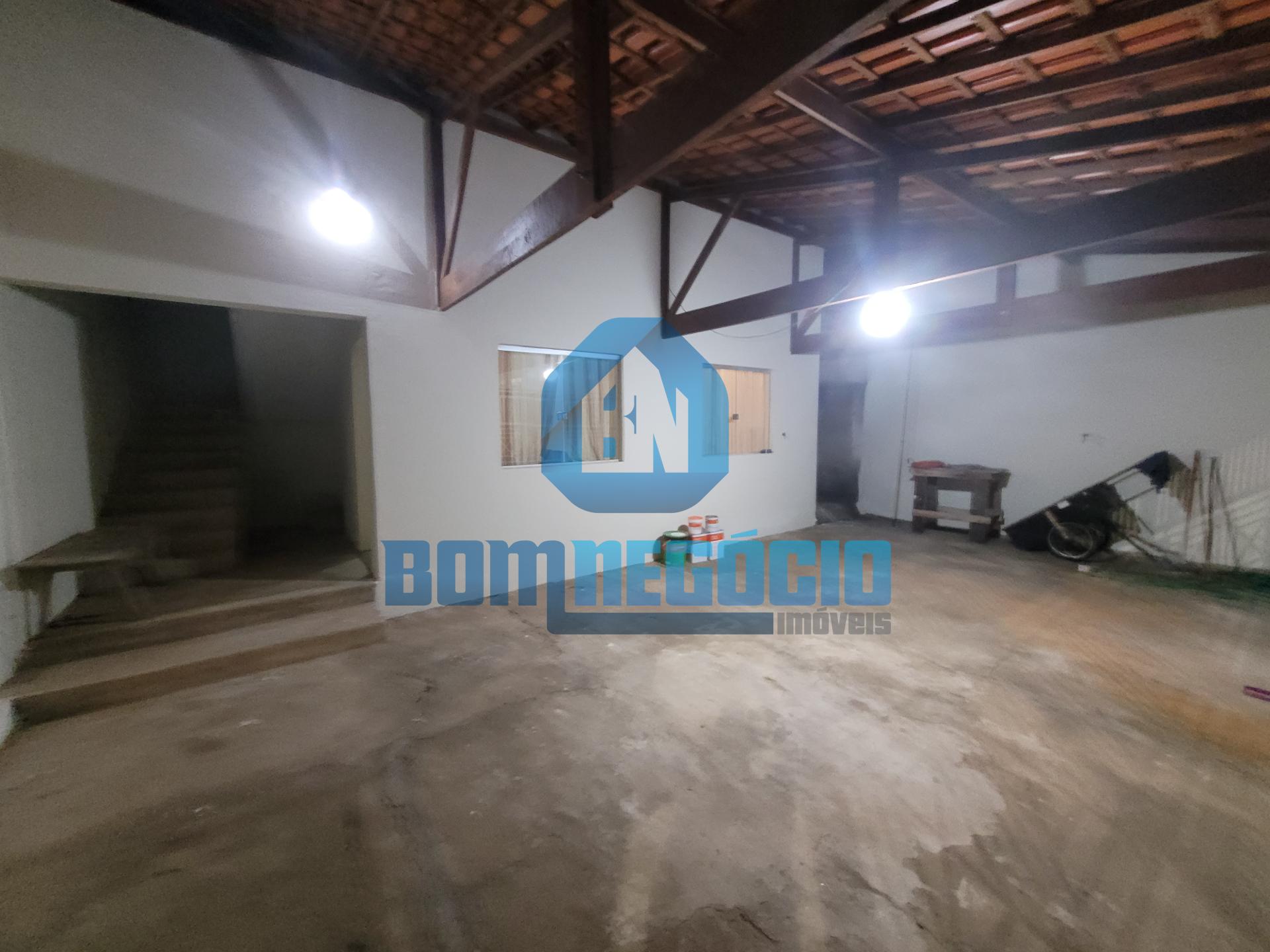 Casa com 3 dormitórios, 2 banheiros e garagem coberta à venda,...