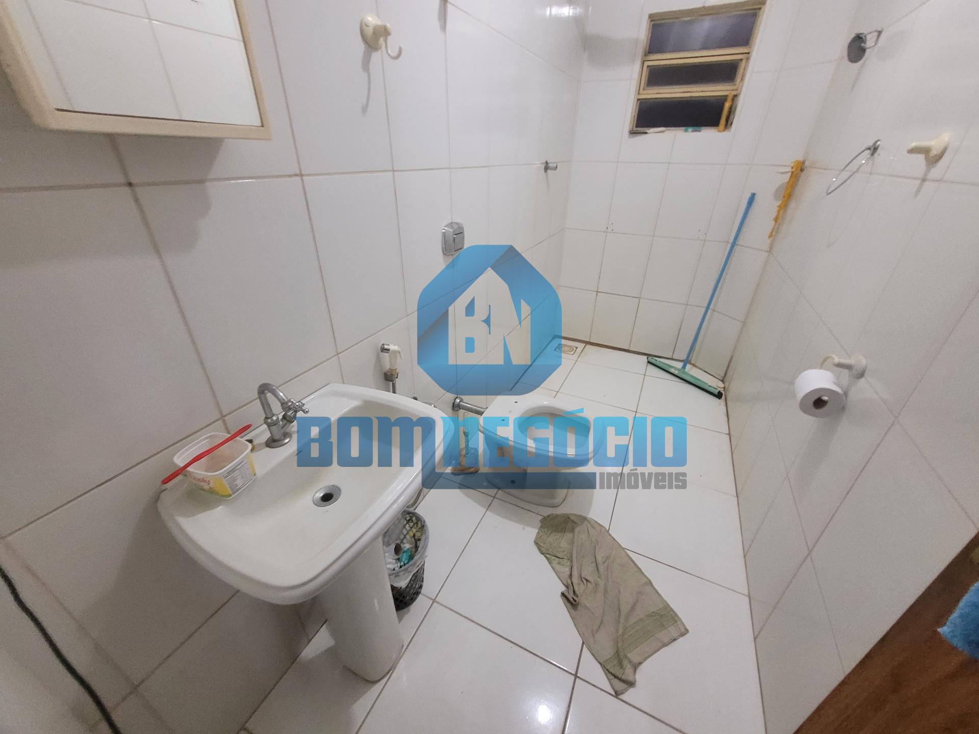 Casa com 3 dormitórios, 2 banheiros e garagem coberta à venda,...