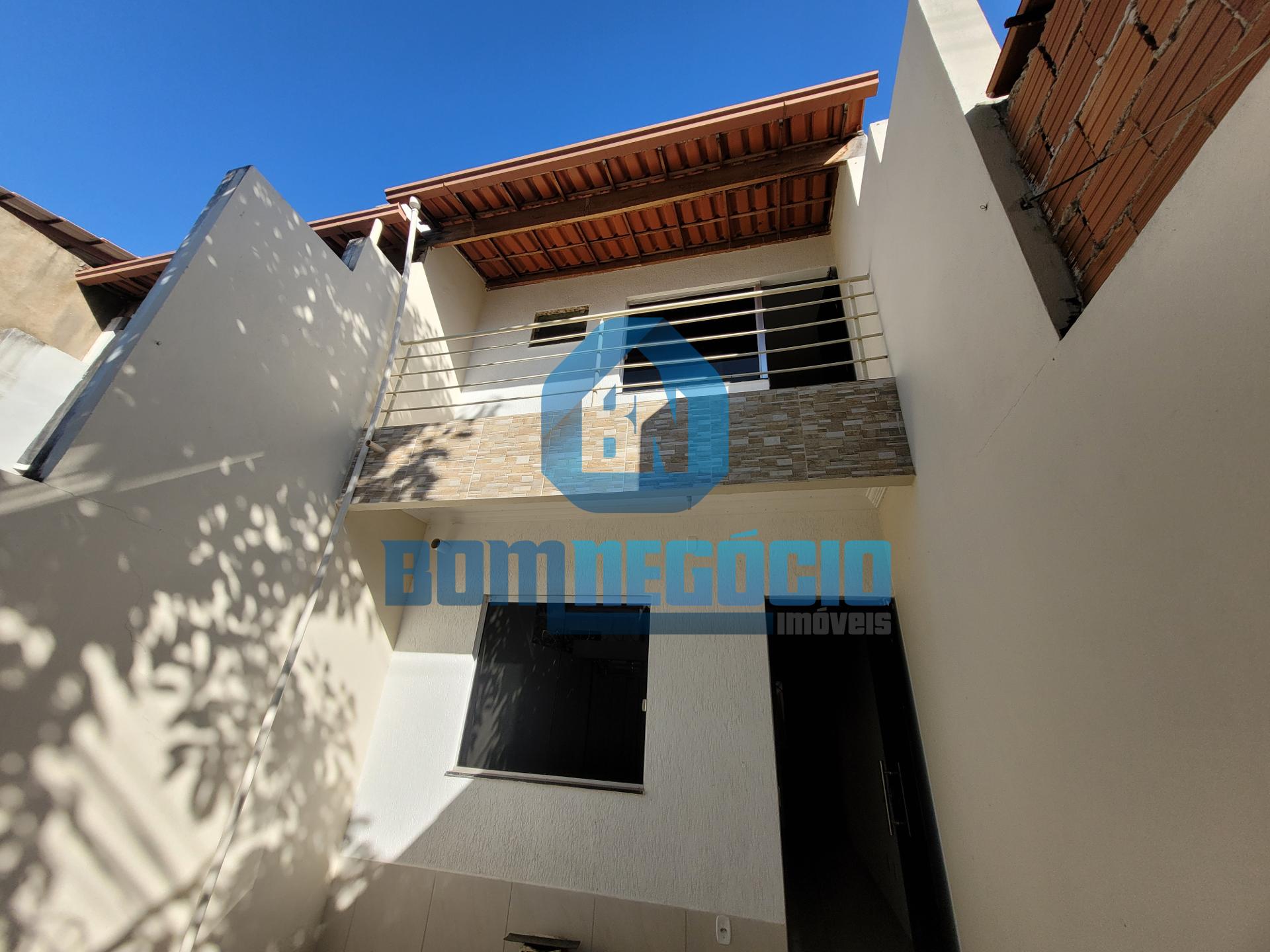 Casa com 2 dormitórios, 2 banheiros e quintal à venda, Parque ...