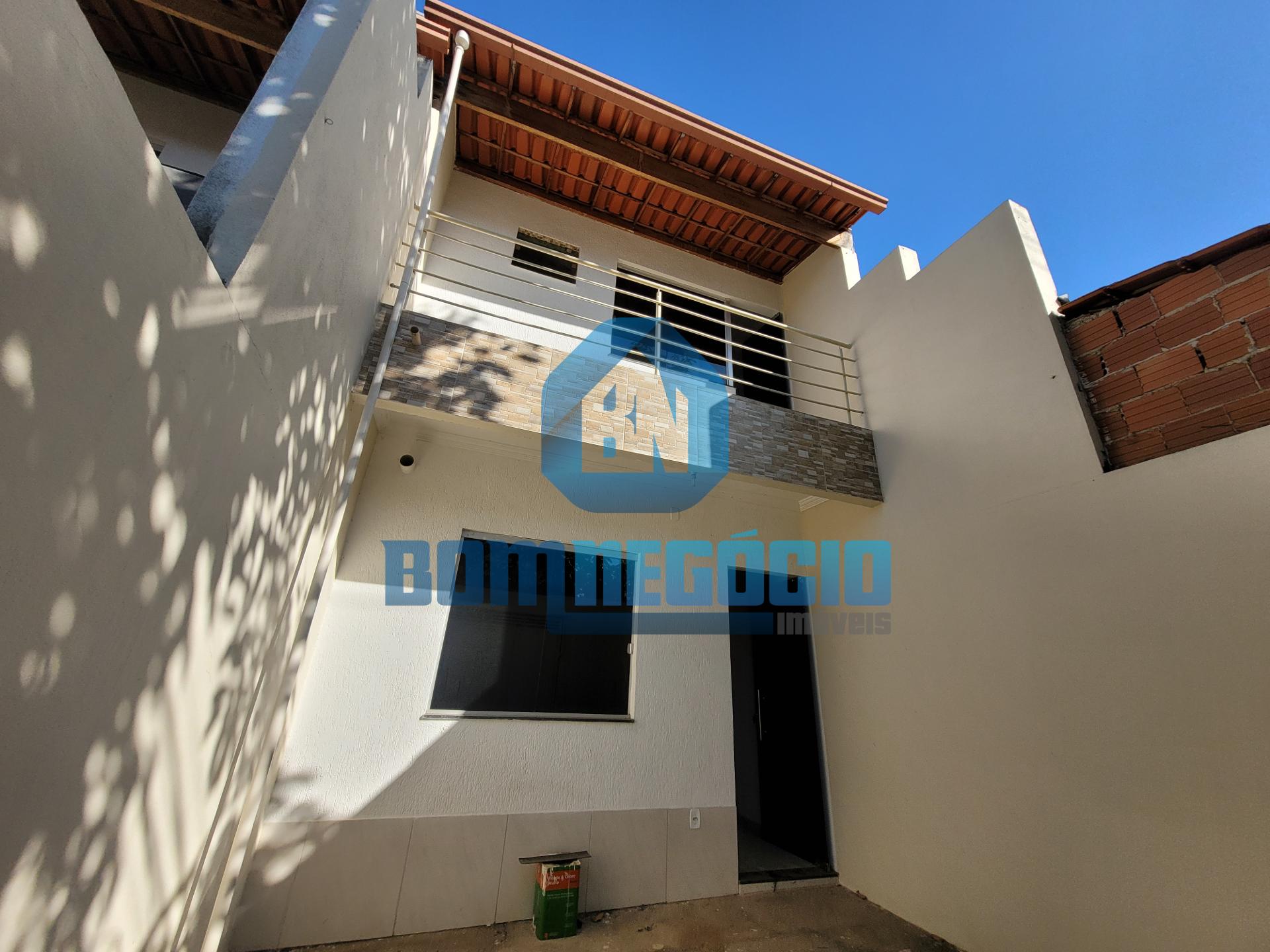 Casa com 2 dormitórios, 2 banheiros e quintal à venda, Parque ...