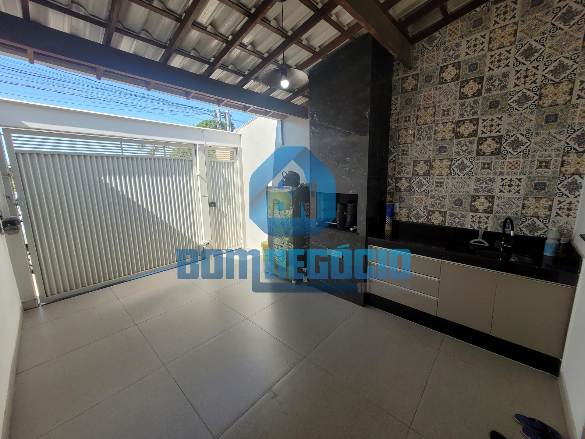Casa com 3 quartos, 2 banheiros e área gourmet à venda, SANTOS...