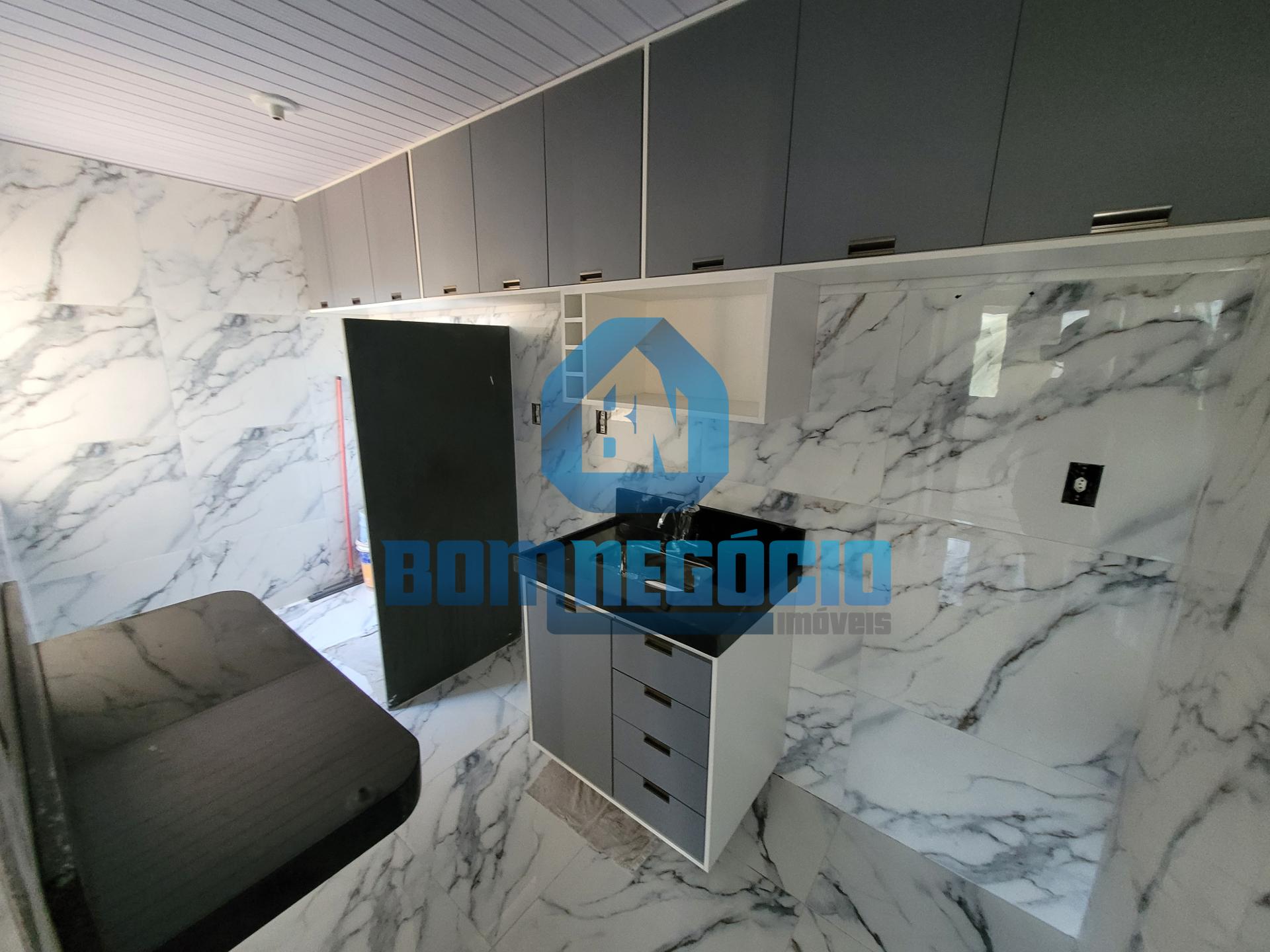 Apartamento reformado com 2 quartos e porteiro à venda, SÃO RA...