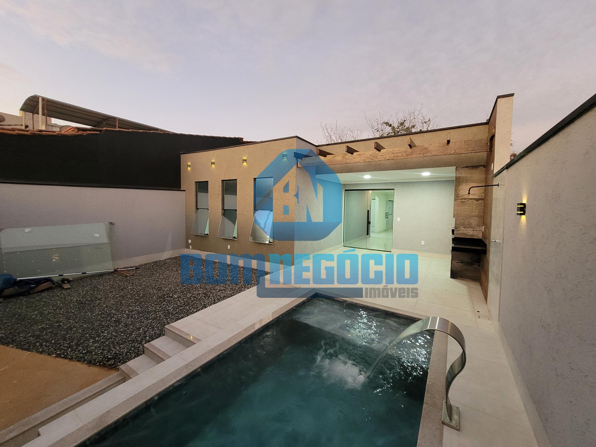 Casa com 3 quartos, 3 banheiros e piscina à venda, BAIRRO CAST...