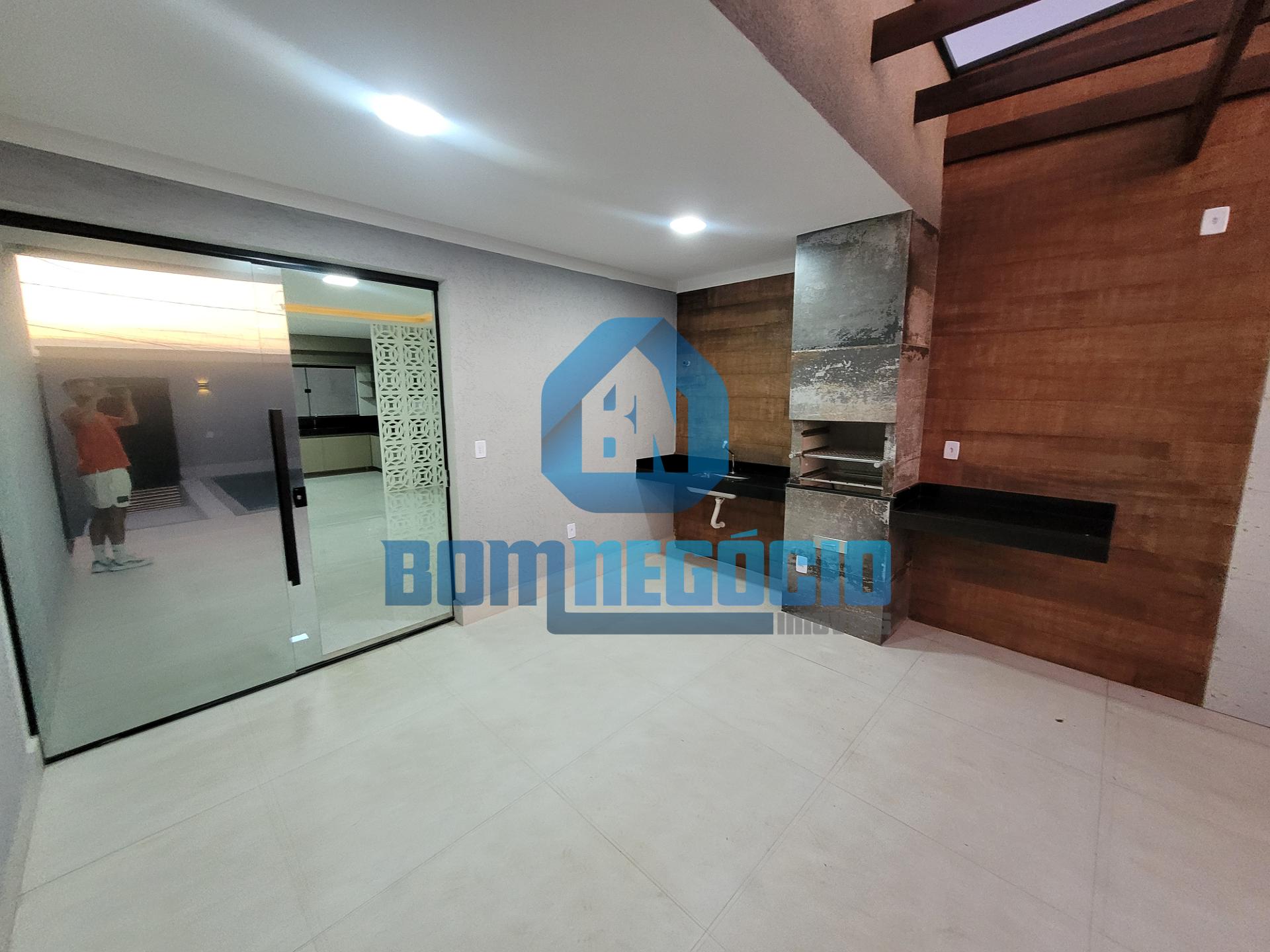 Casa com 3 quartos, 3 banheiros e piscina à venda, BAIRRO CAST...