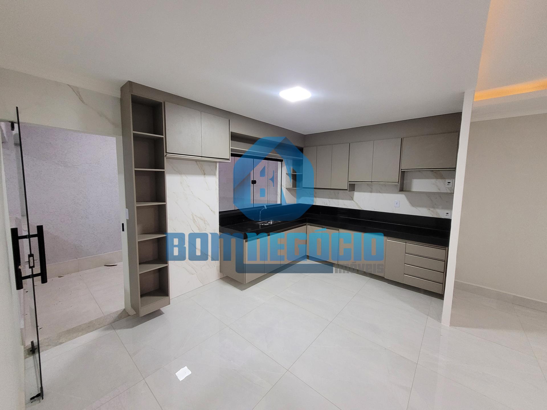 Casa com 3 quartos, 3 banheiros e piscina à venda, BAIRRO CAST...