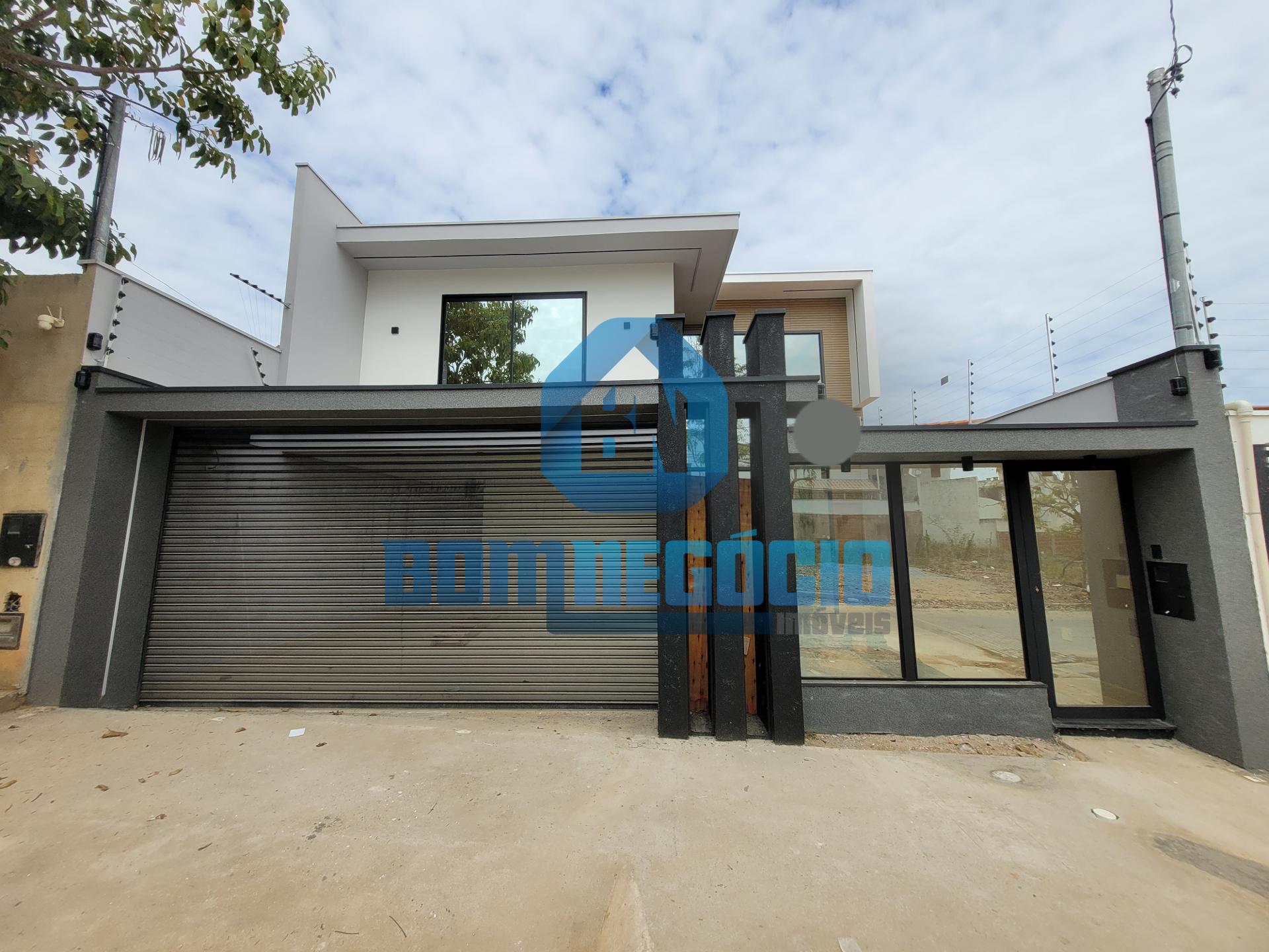 Casa com 4 quartos, 3 banheiros e piscina à venda, Parque Olím...