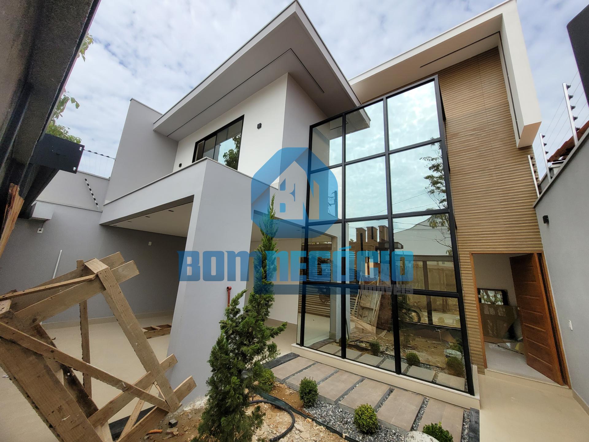 Casa com 4 quartos, 3 banheiros e piscina à venda, Parque Olím...